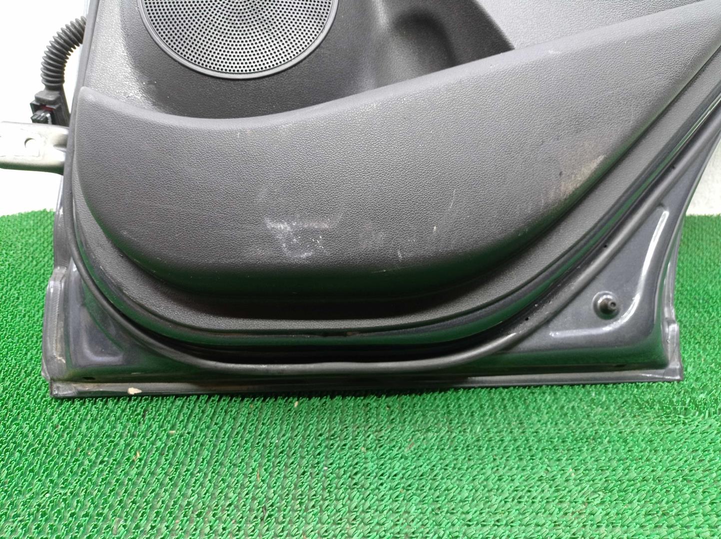 Замок двери задней правой