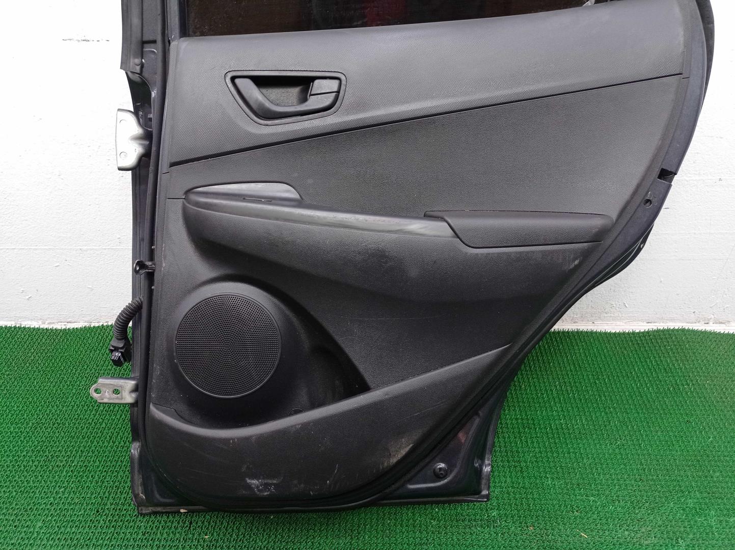 Замок двери задней правой