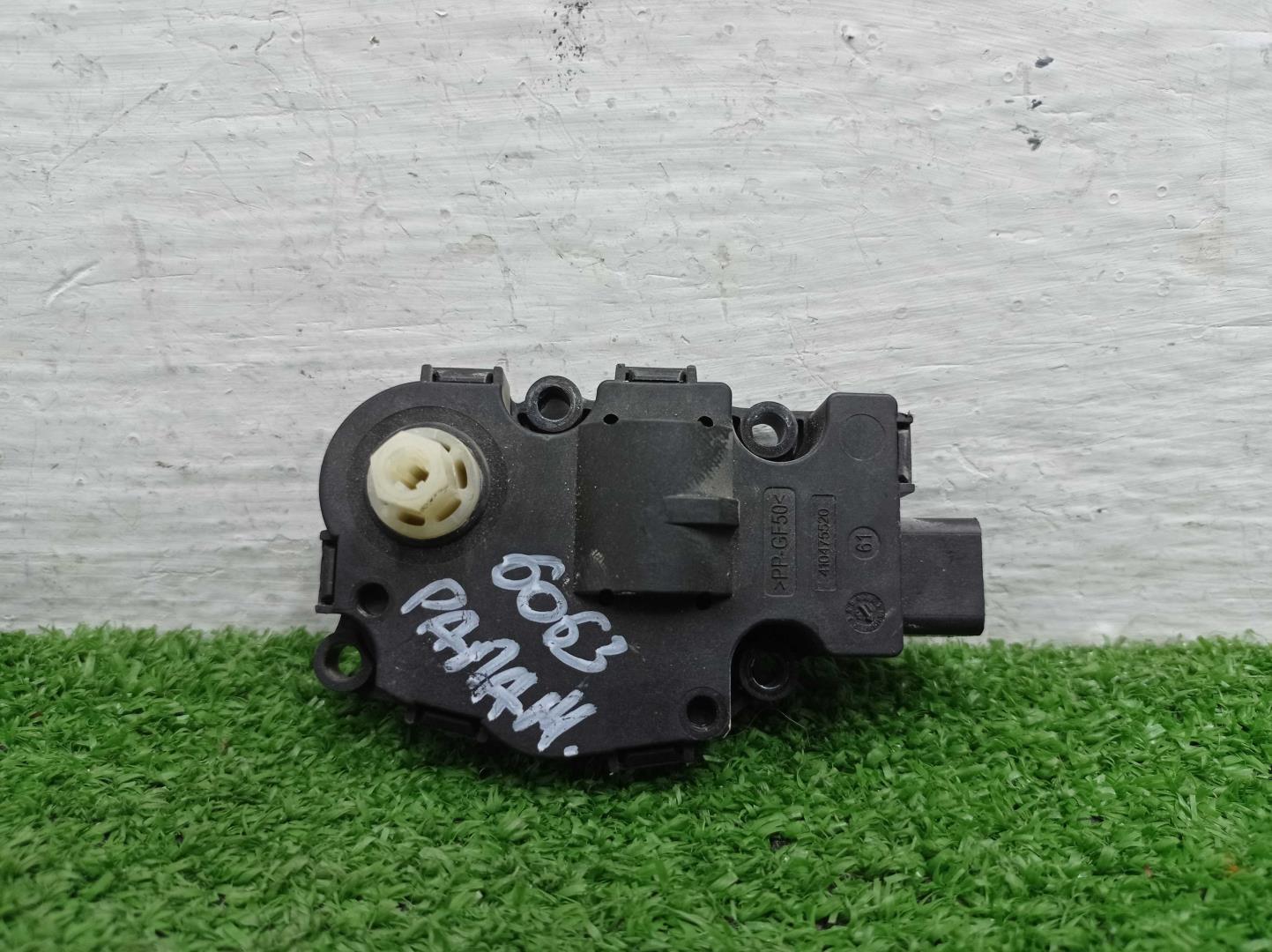 Моторчик заслонки печки