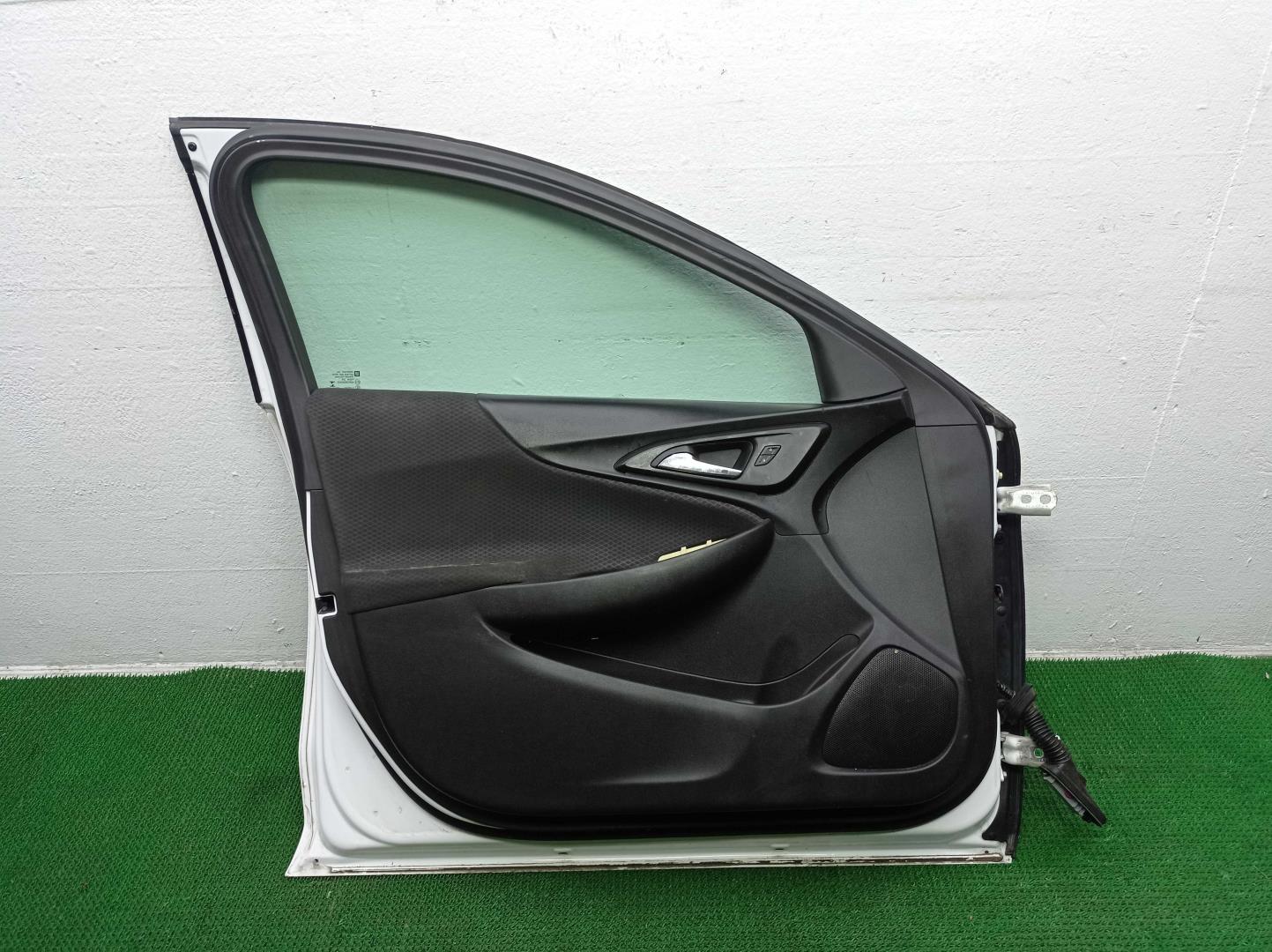 Замок двери передней левой