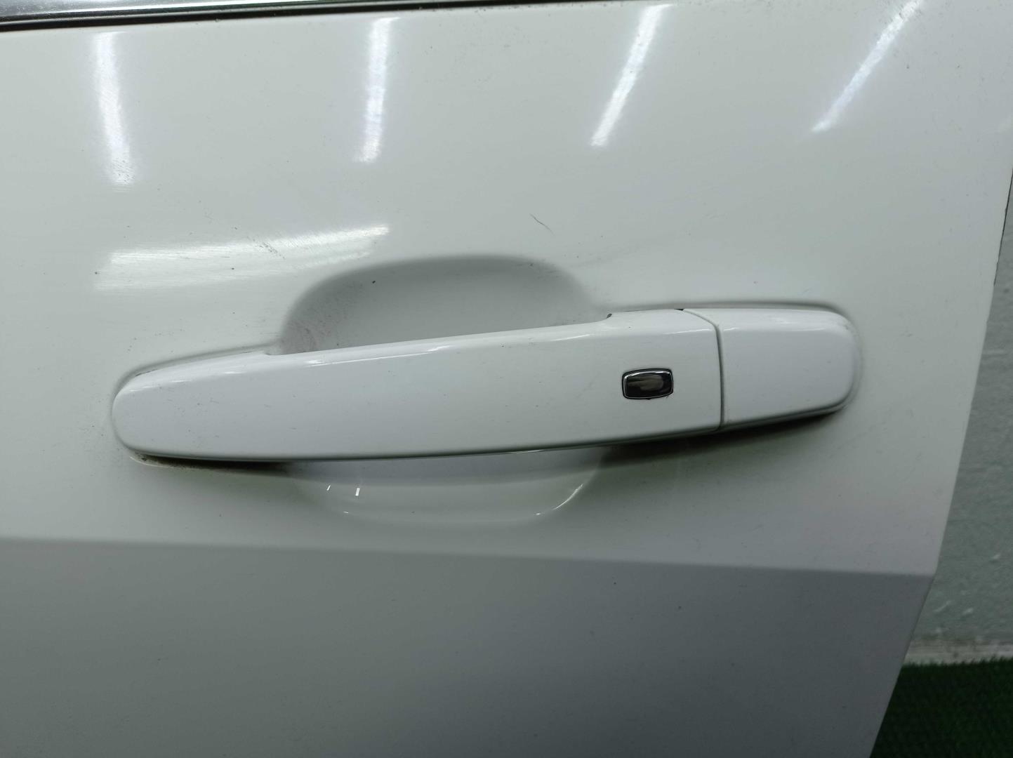 Замок двери передней левой