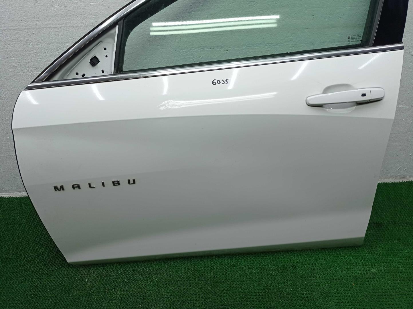 Замок двери передней левой