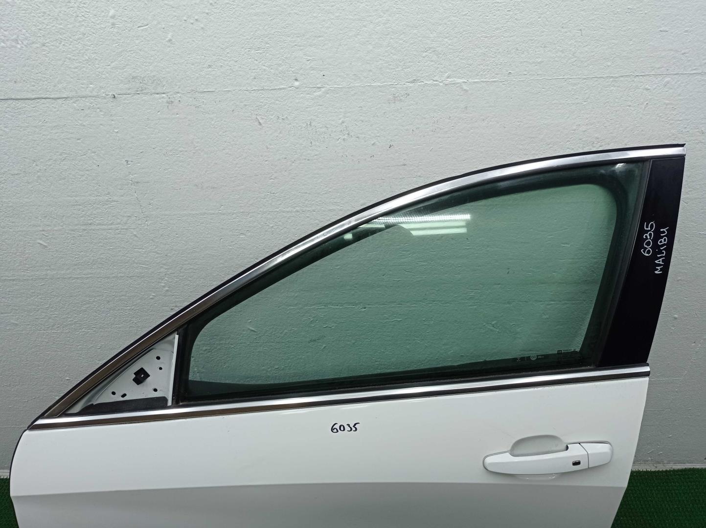 Замок двери передней левой