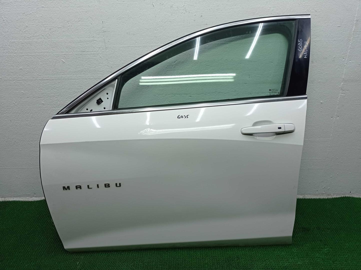 Замок двери передней левой