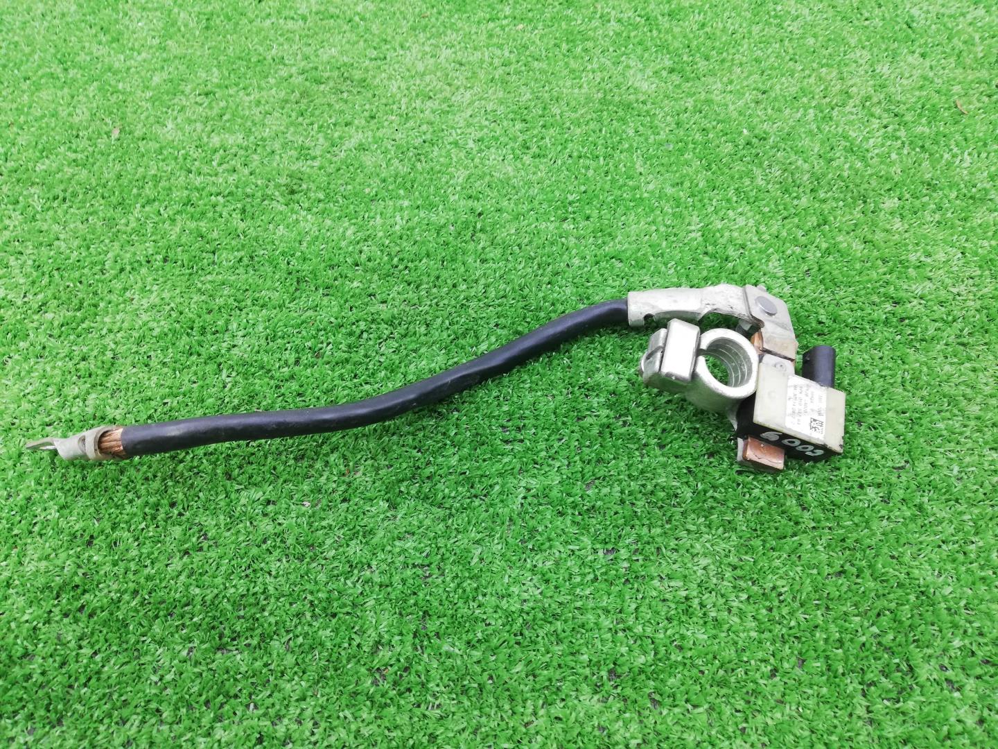 Клемма аккумулятора +