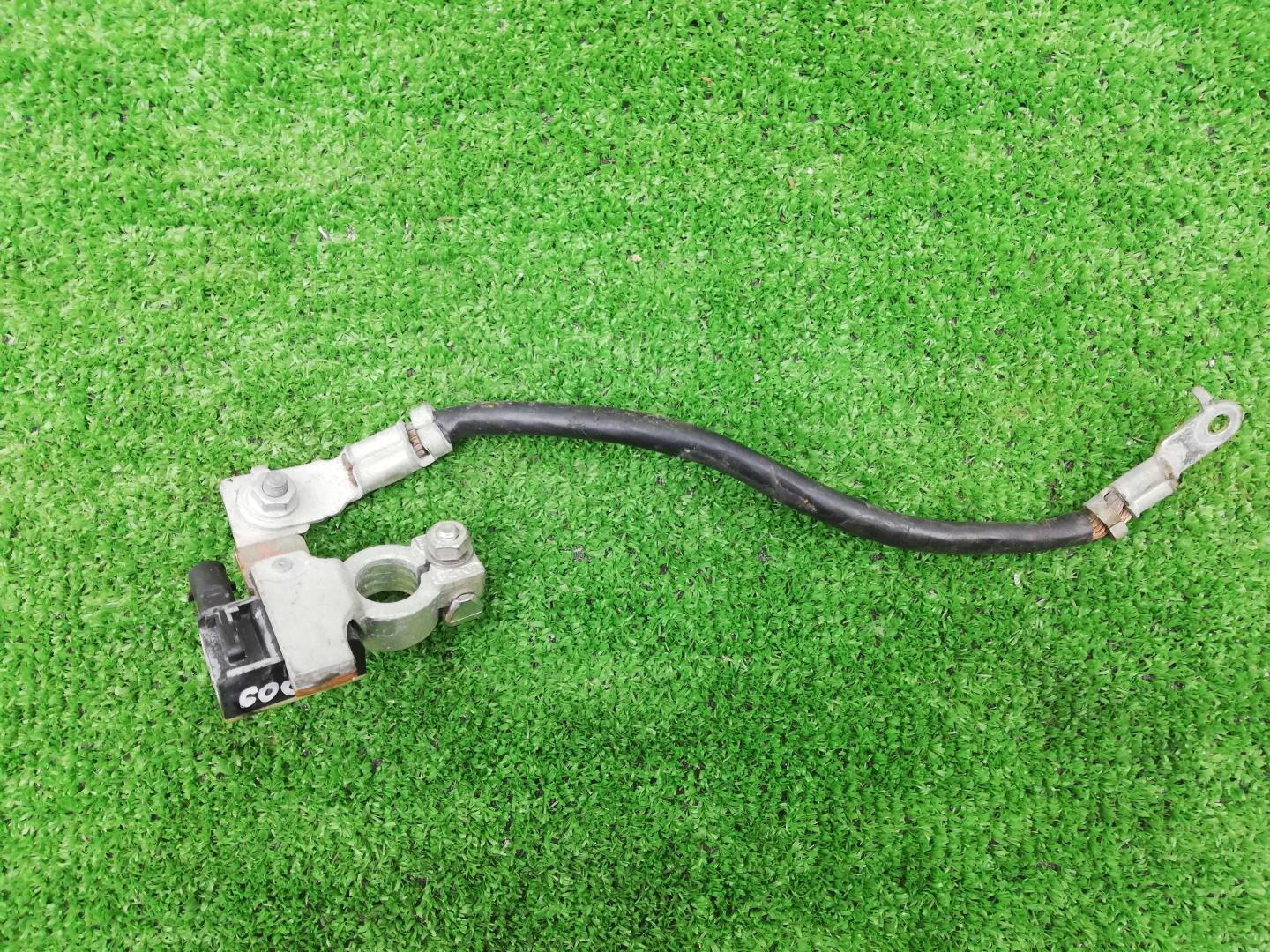 Клемма аккумулятора +