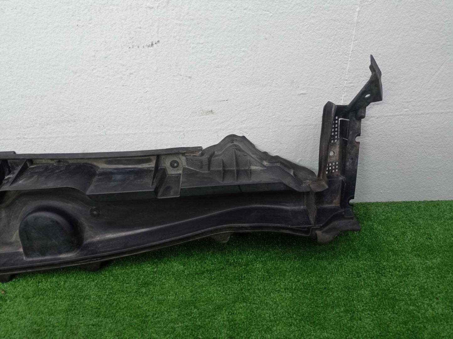 Решетка стеклоочистителей (Жабо)