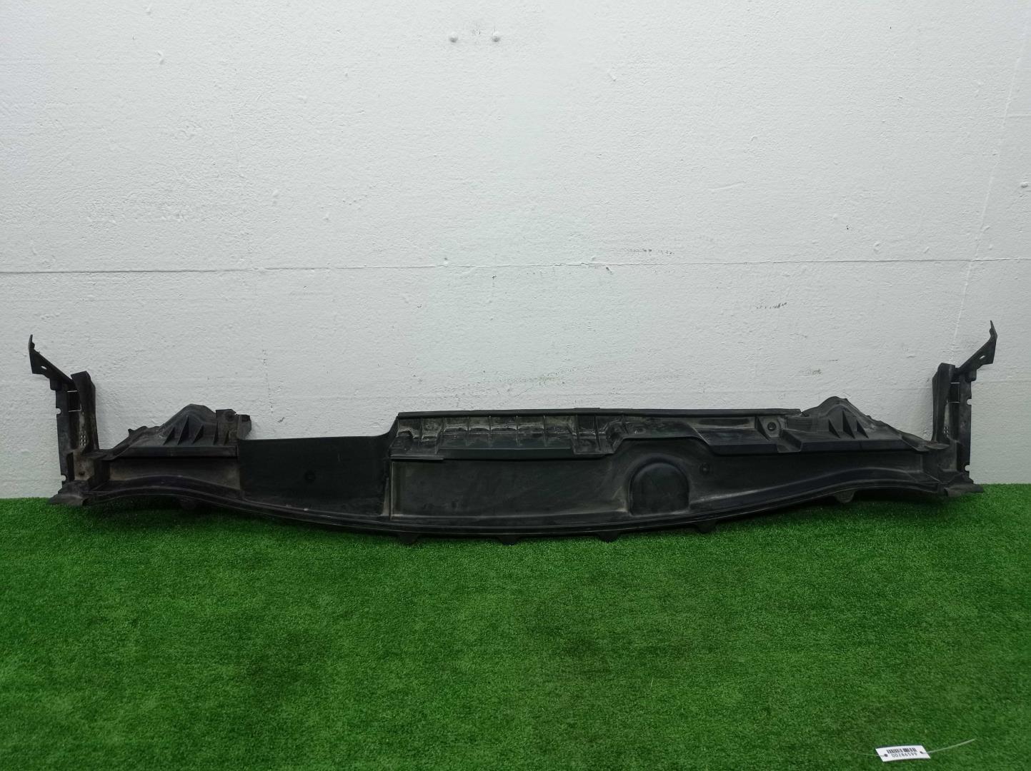 Решетка стеклоочистителей (Жабо)