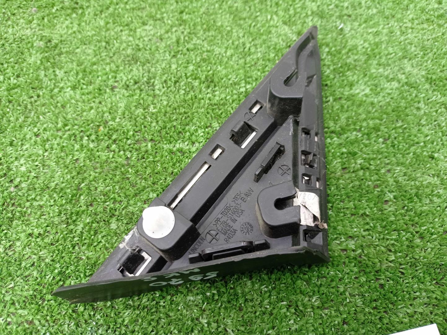 Накладка переднего крыла левого