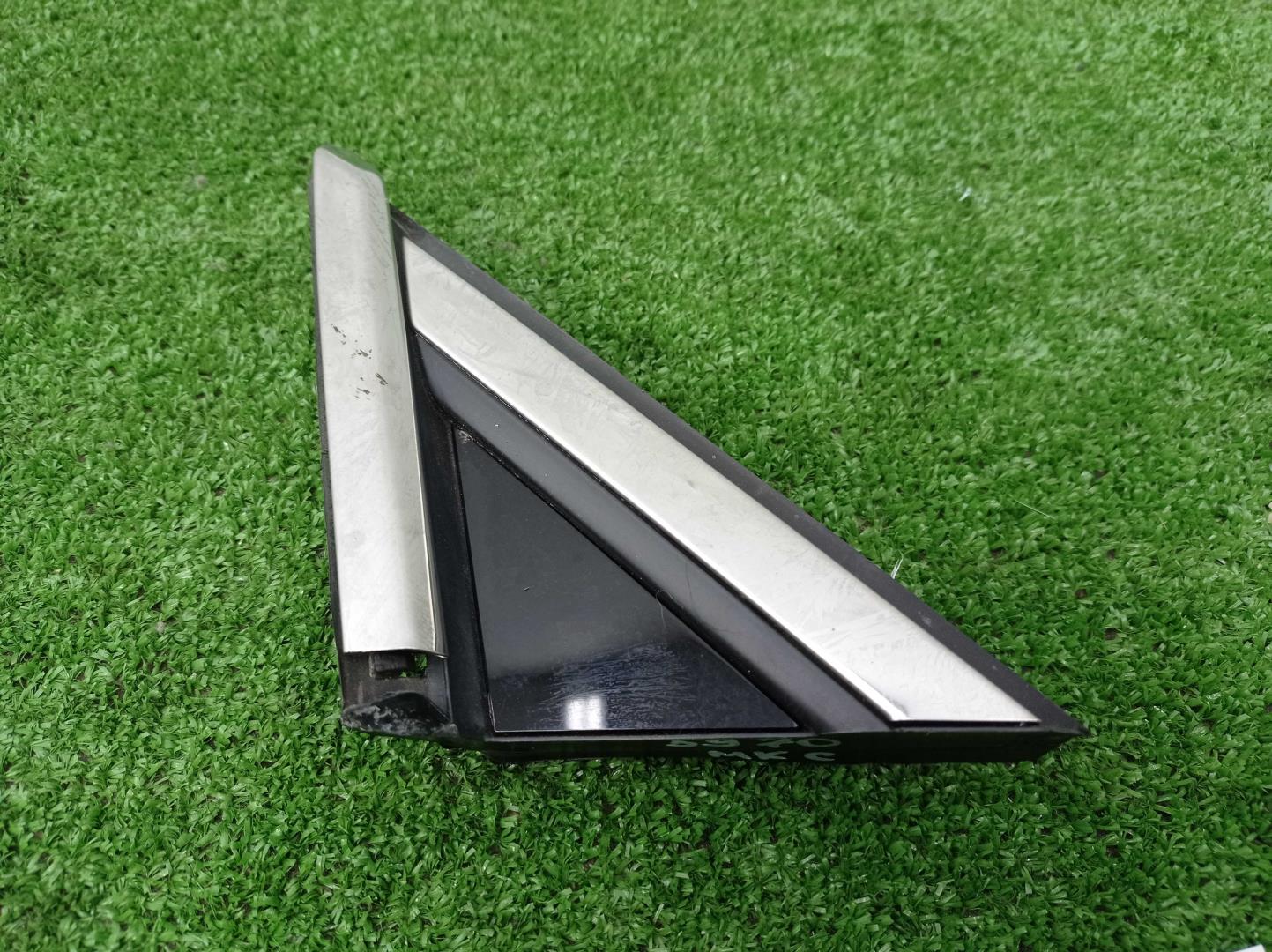 Накладка переднего крыла левого