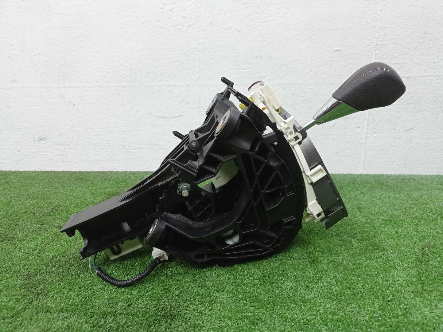 Кулиса МКПП / АКПП