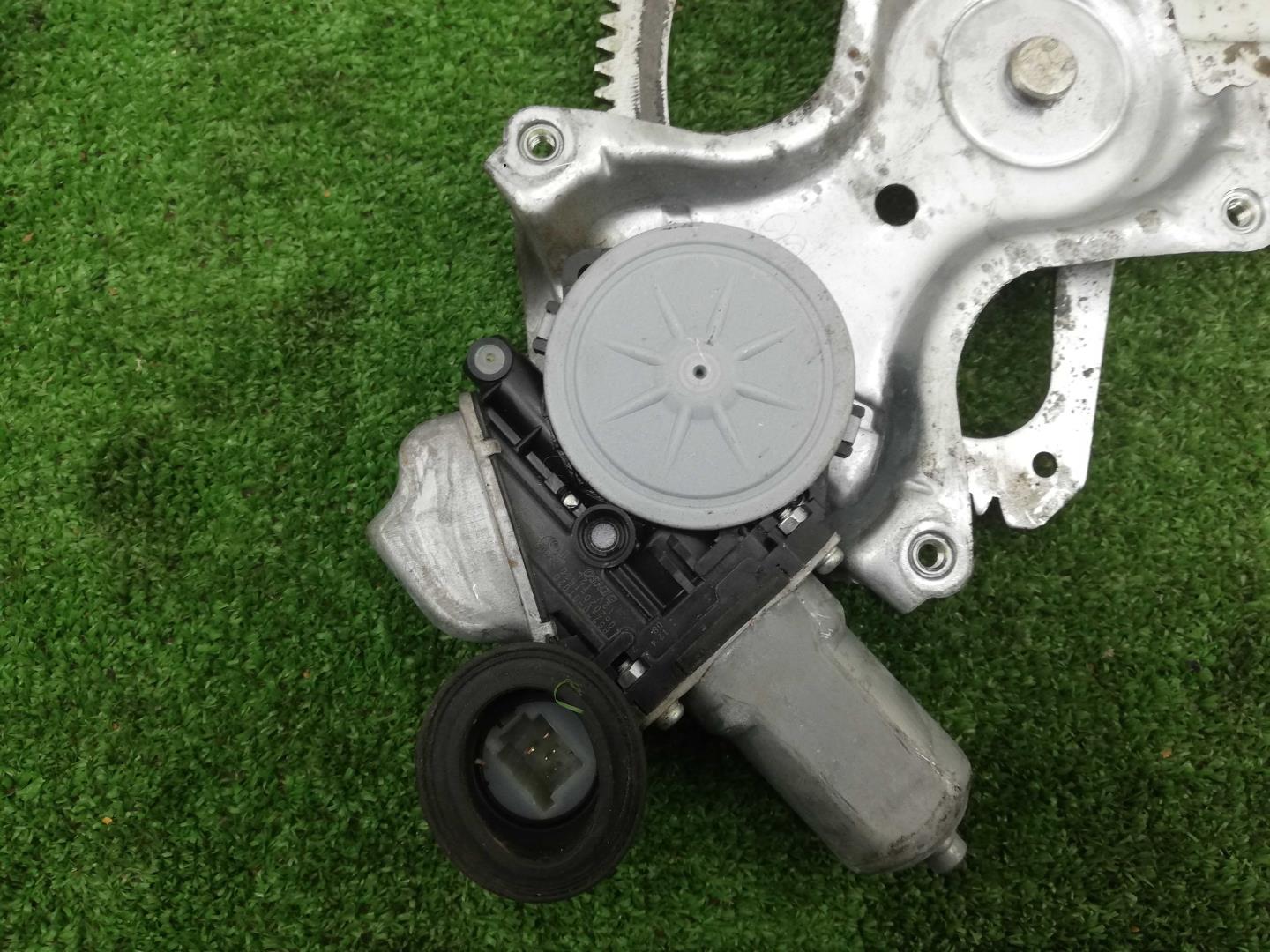 Стеклоподъемник электр. задний левый