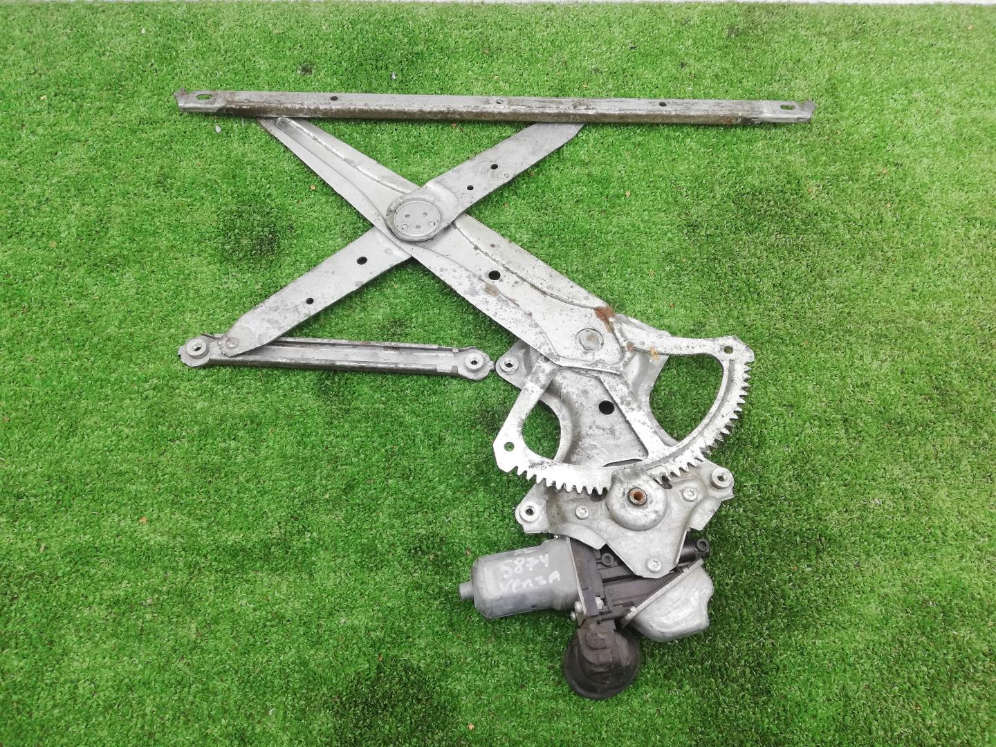 Стеклоподъемник электр. задний левый