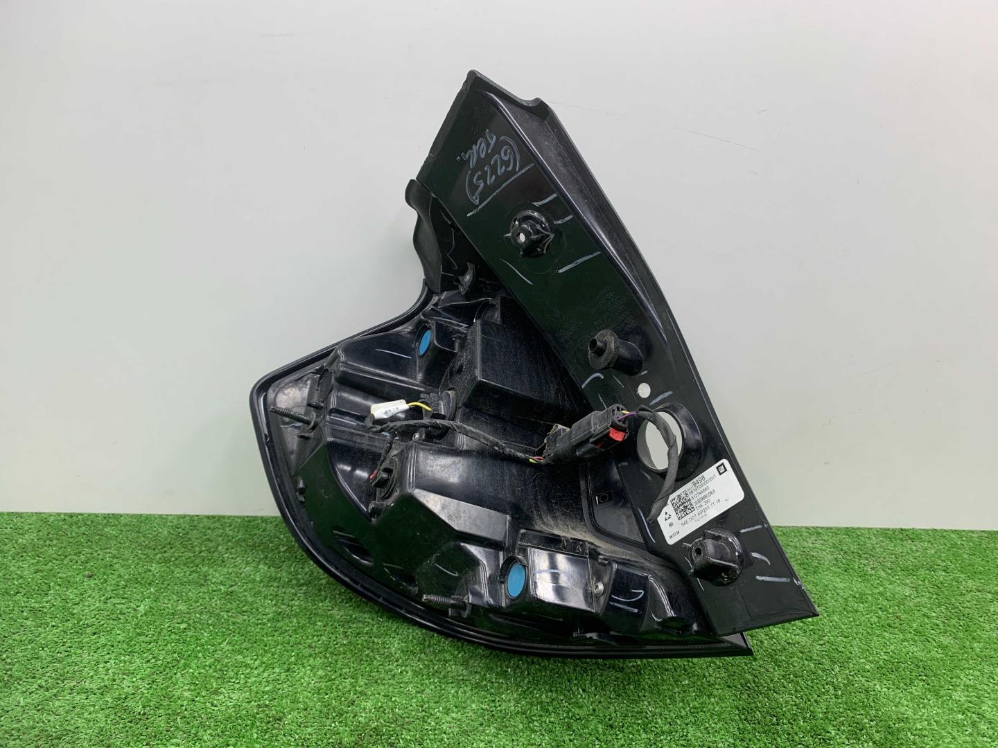 Фонарь задний наружный правый