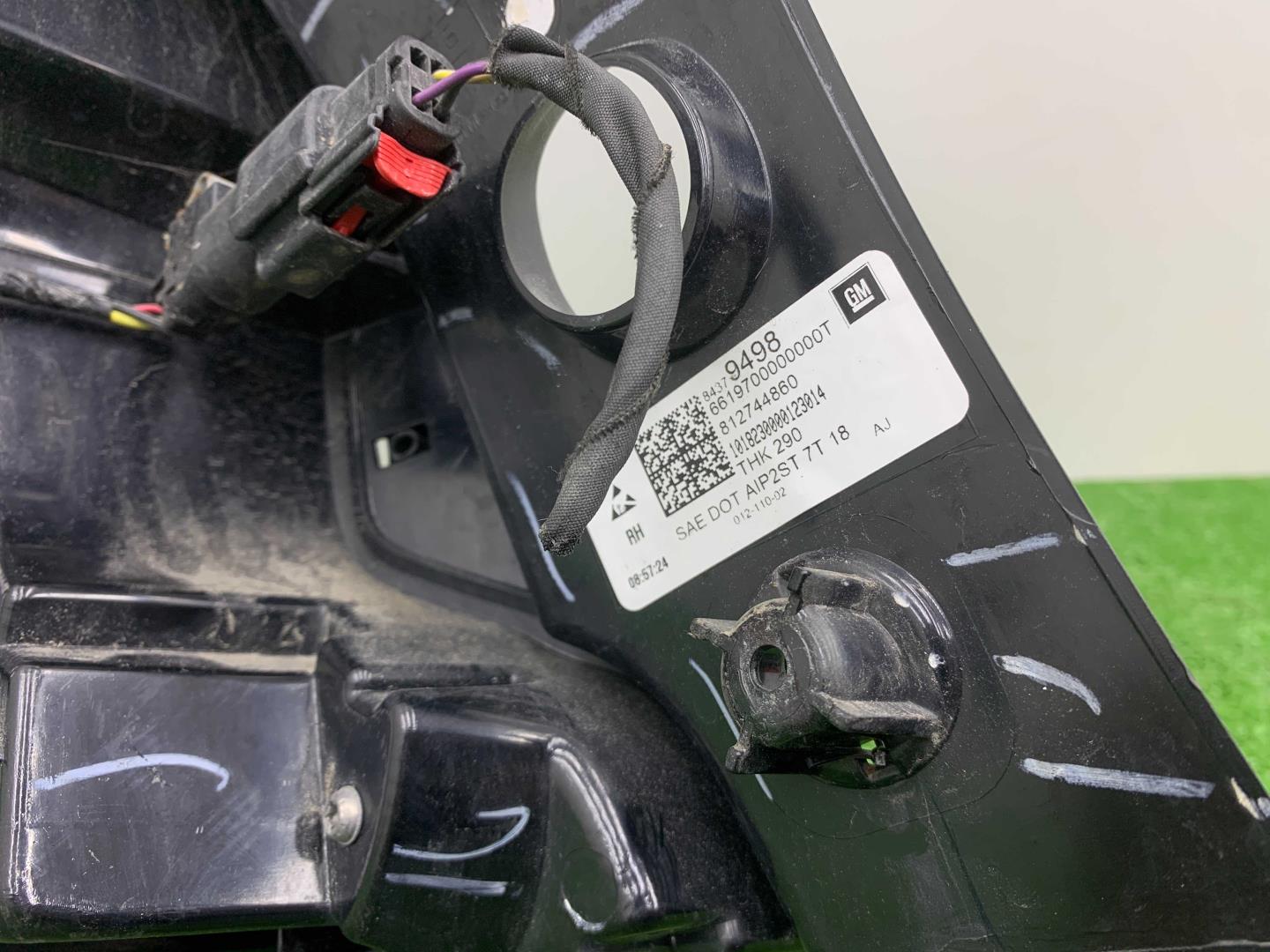 Фонарь задний наружный правый