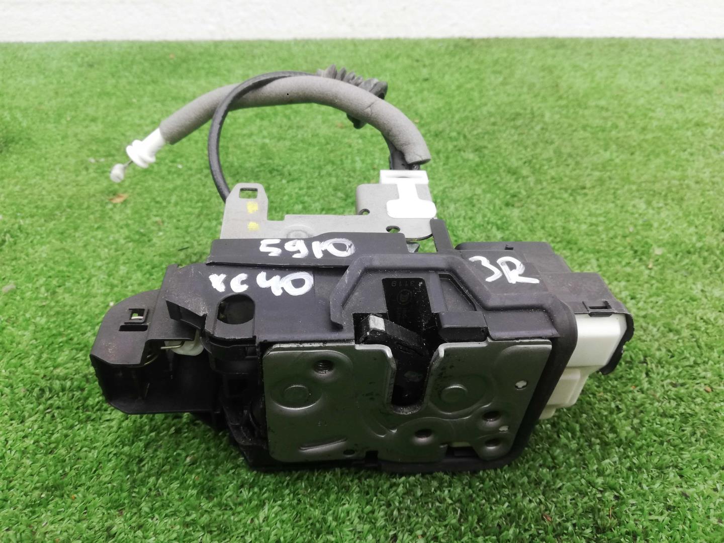 Замок двери задней правой