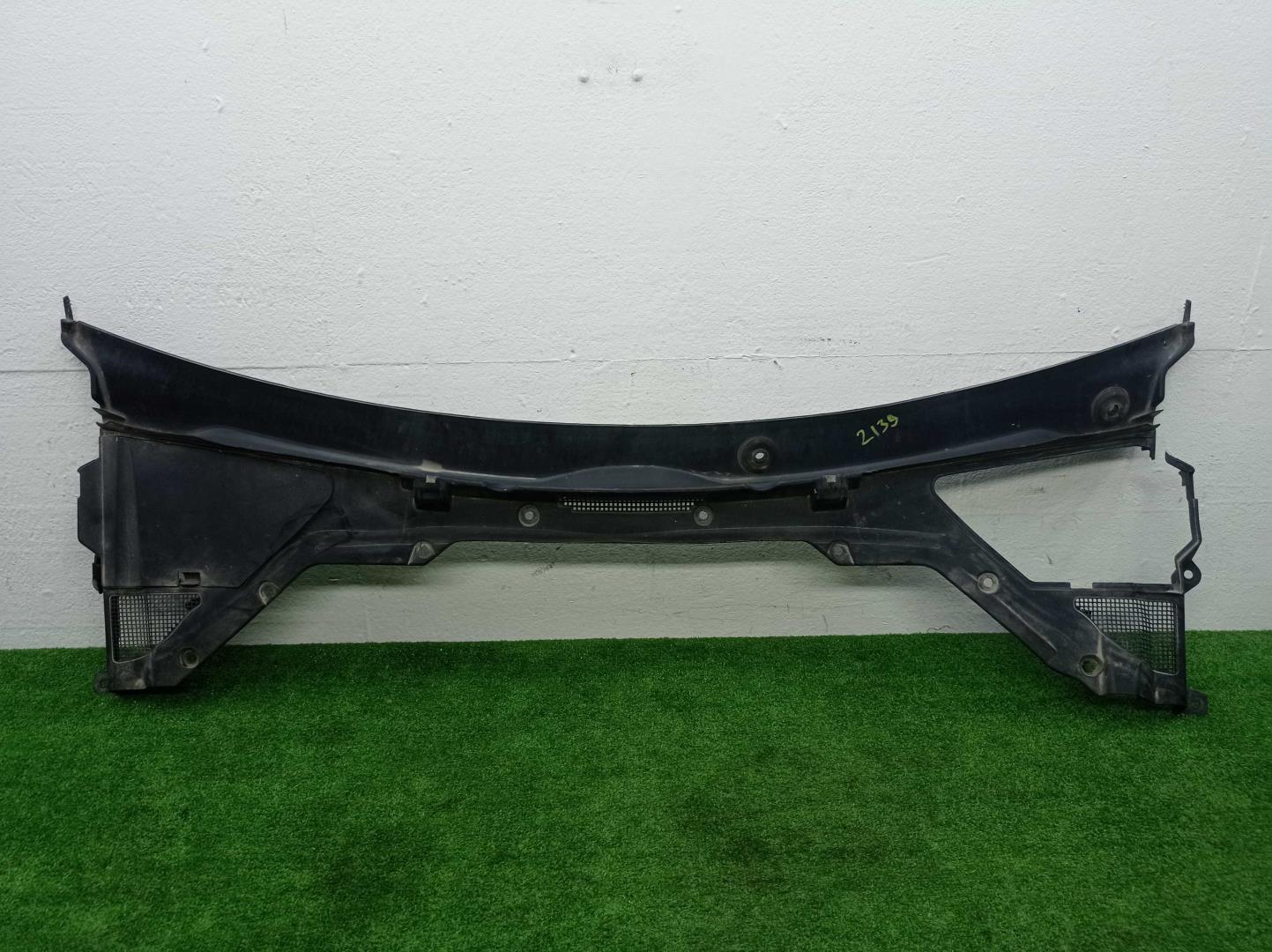 Решетка стеклоочистителей (Жабо)