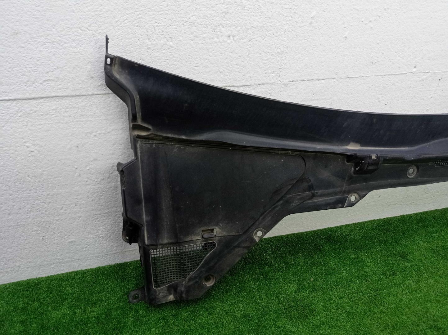 Решетка стеклоочистителей (Жабо)