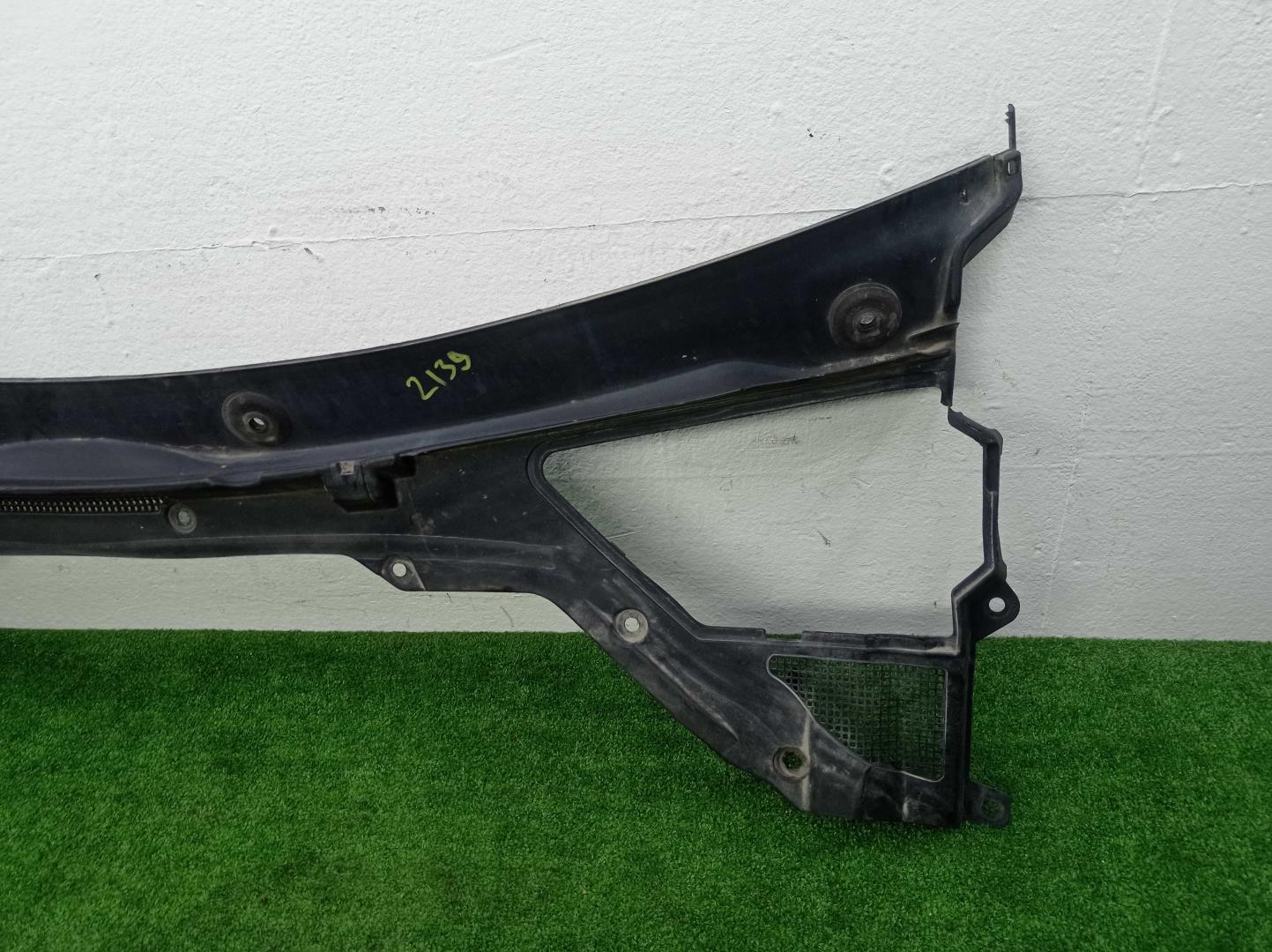 Решетка стеклоочистителей (Жабо)