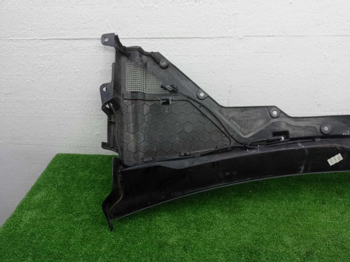 Решетка стеклоочистителей (Жабо)