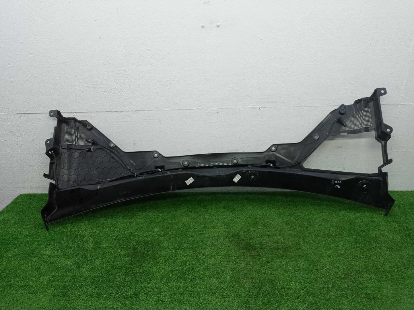 Решетка стеклоочистителей (Жабо)