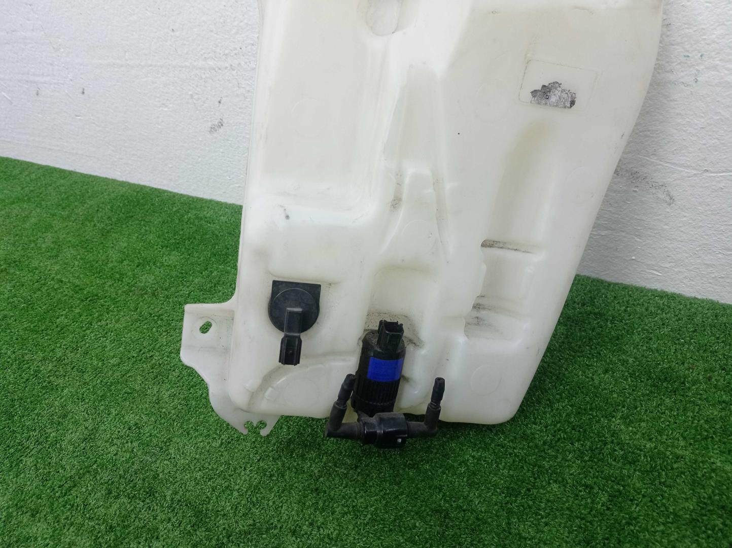 Бачок омывателя лобового стекла