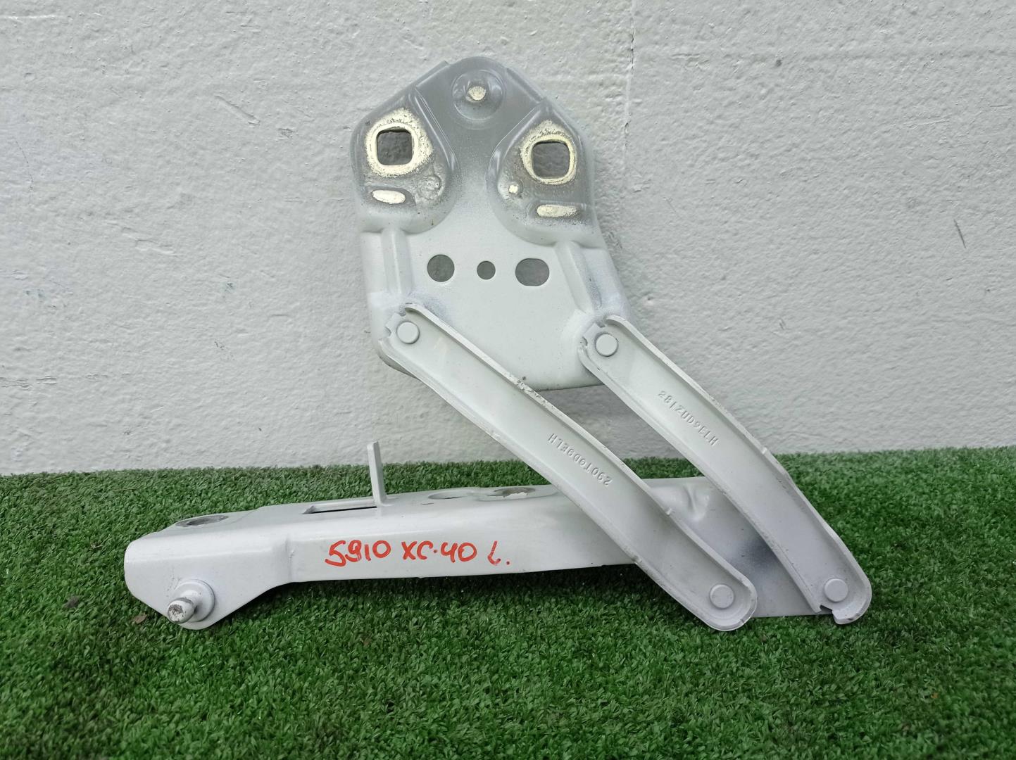 Петля капота левая