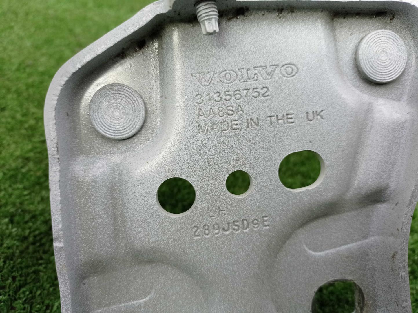 Петля капота левая