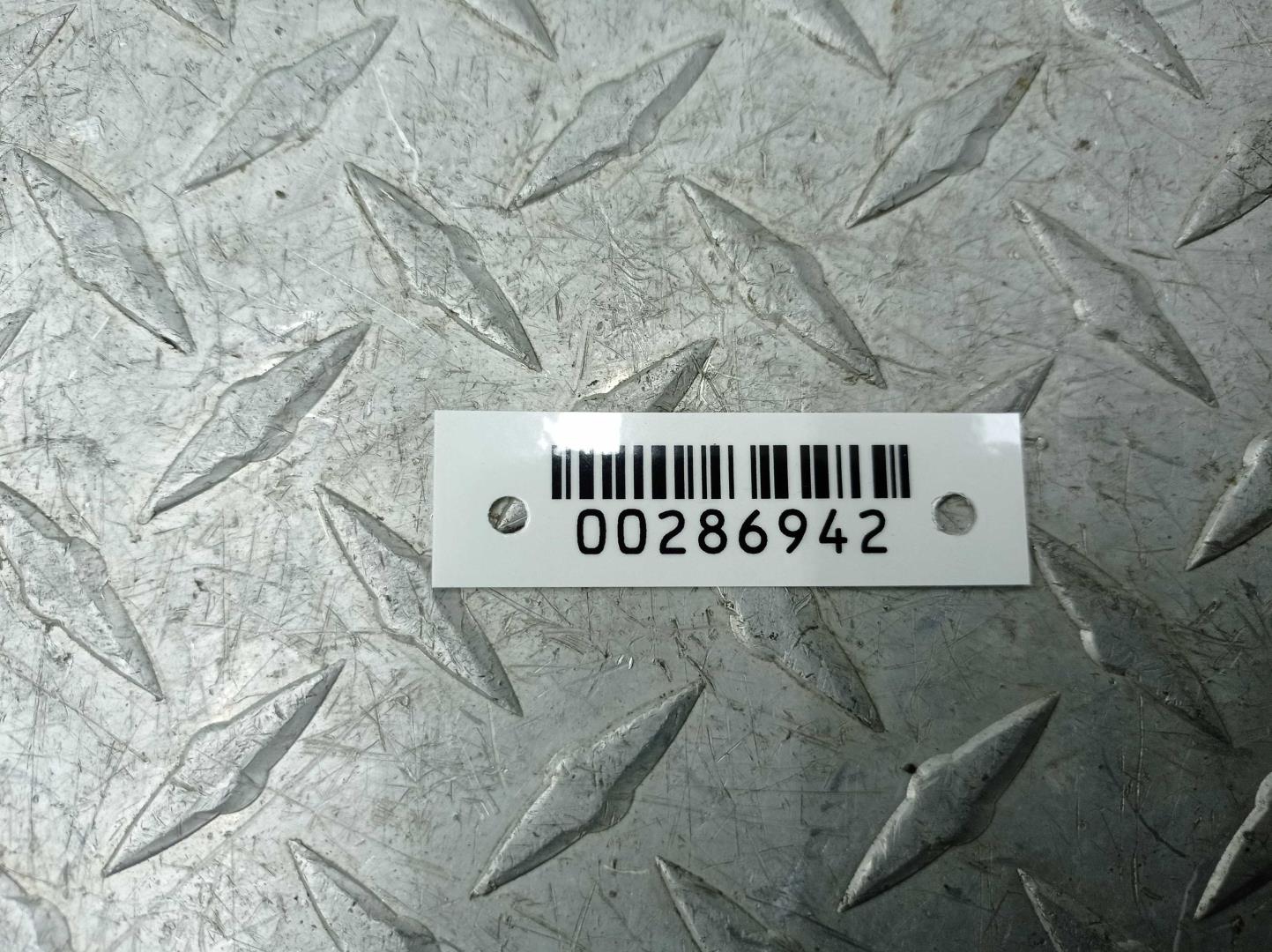 Стекло двери передней левой