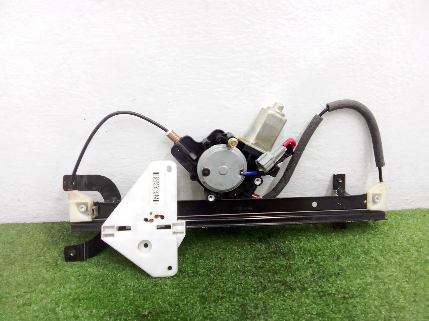 Стеклоподъемник электр. задний левый