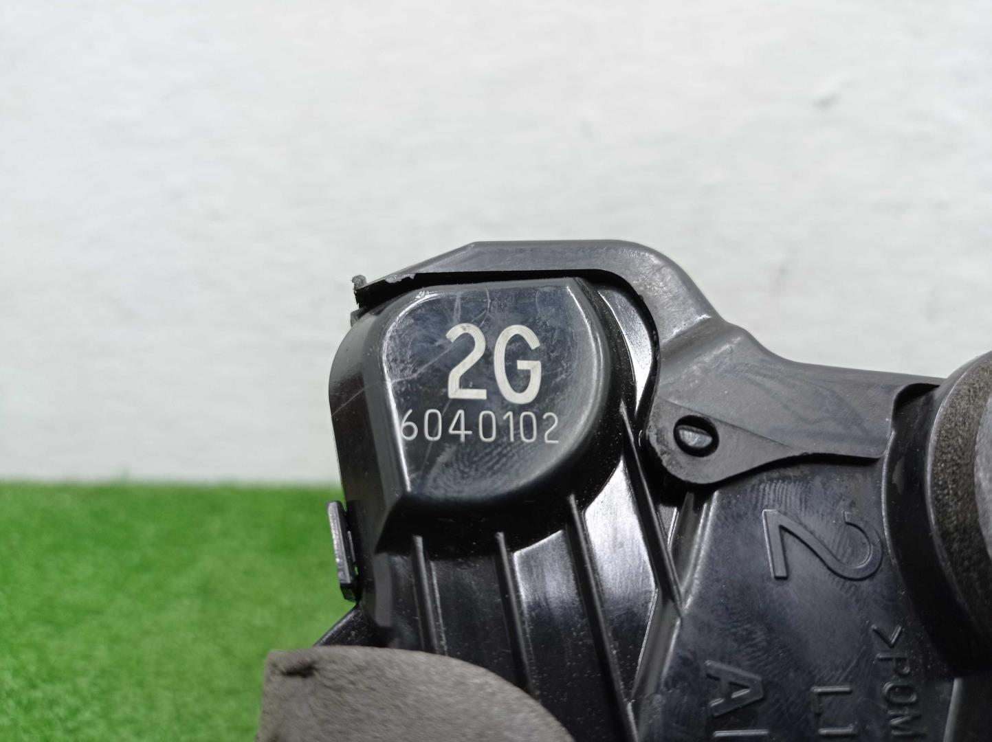 Замок двери передней левой