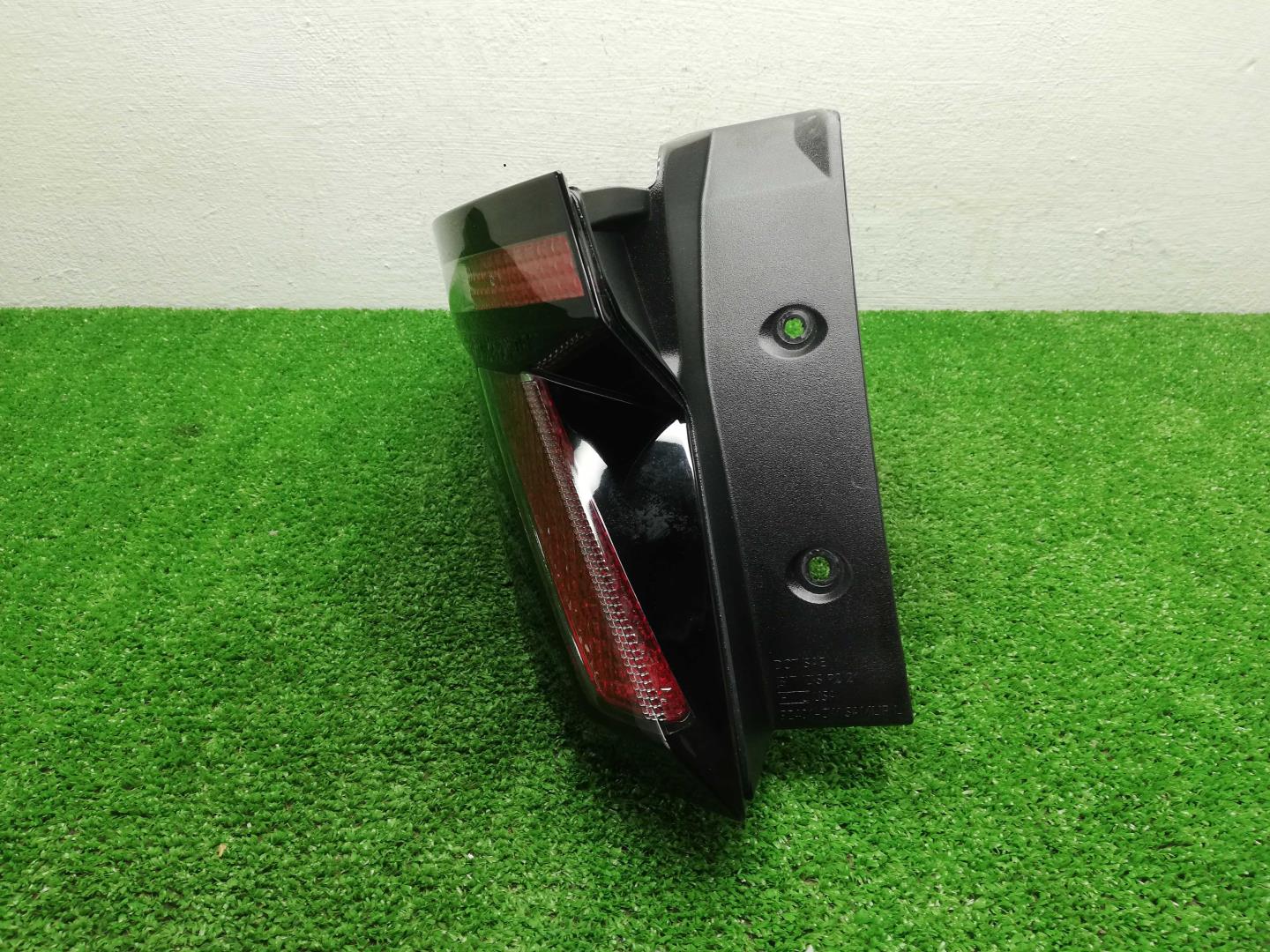 Фонарь задний наружный левый