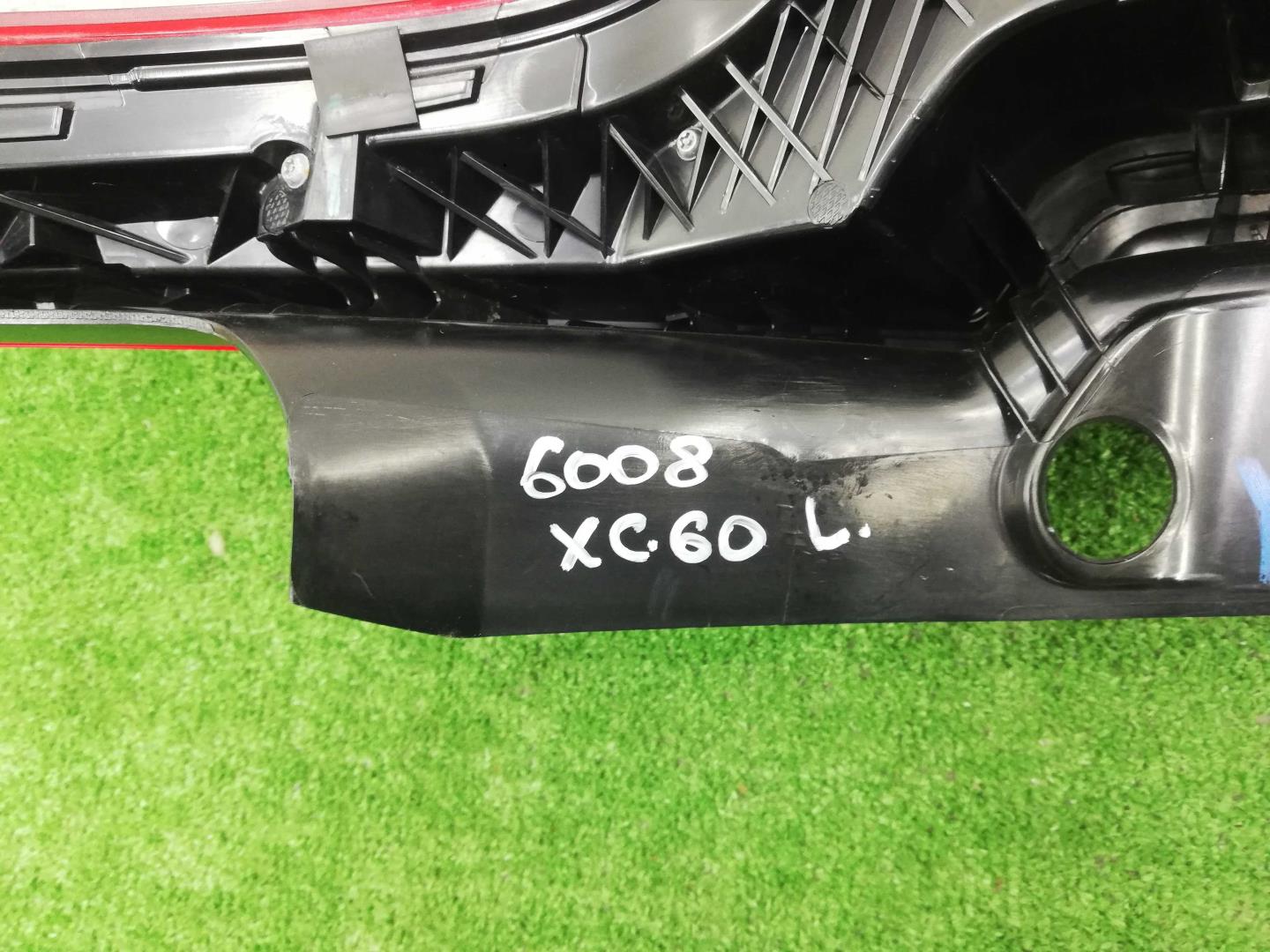 Фонарь задний наружный левый