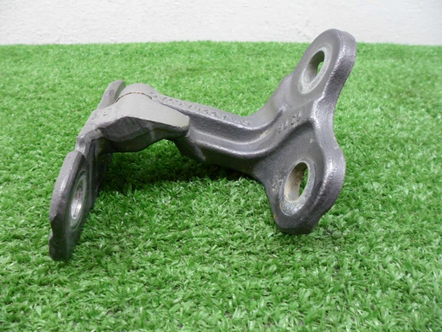 Петля двери