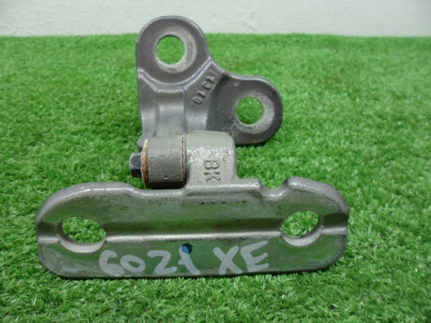 Петля двери