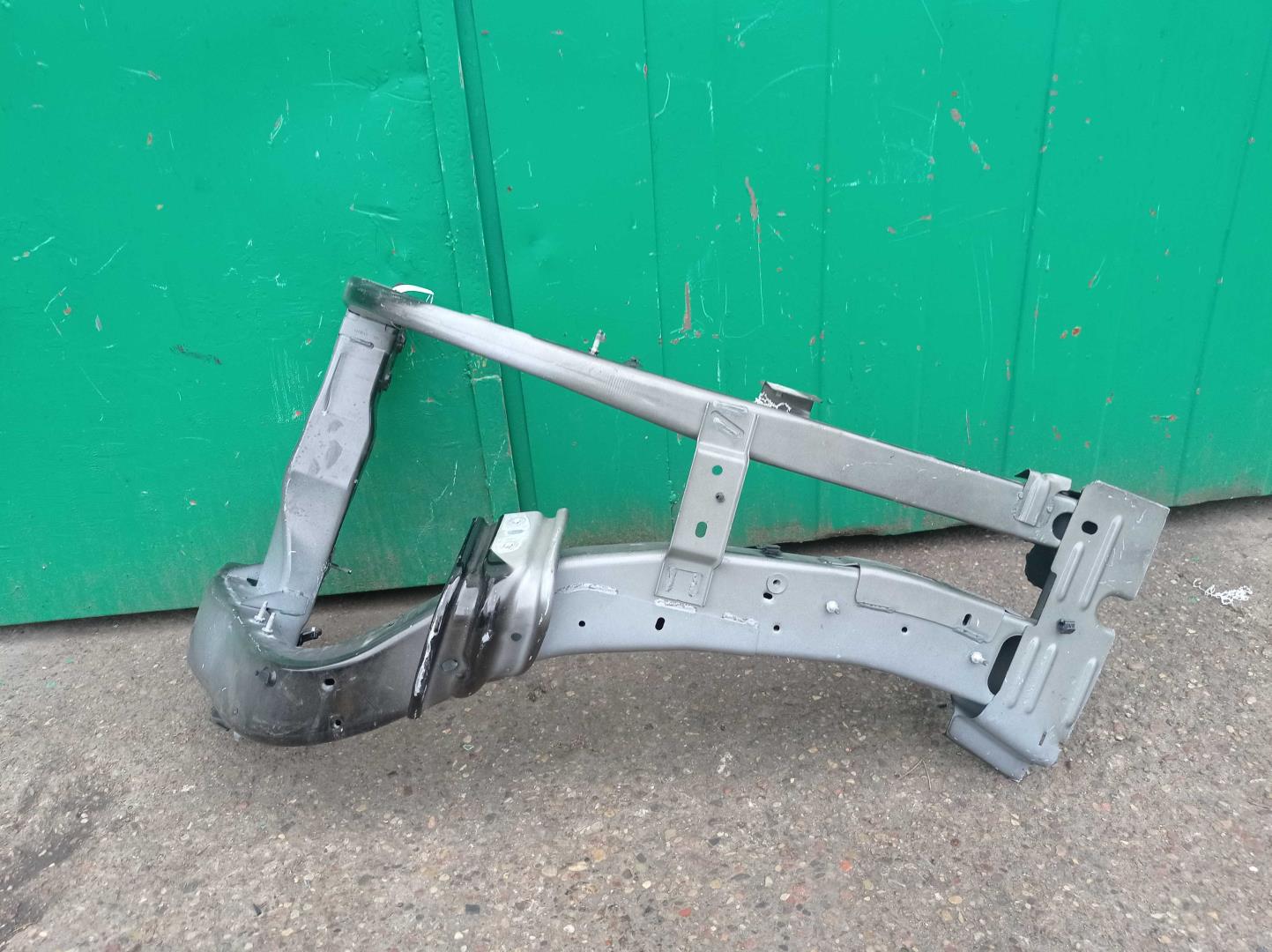 Кузовной элемент