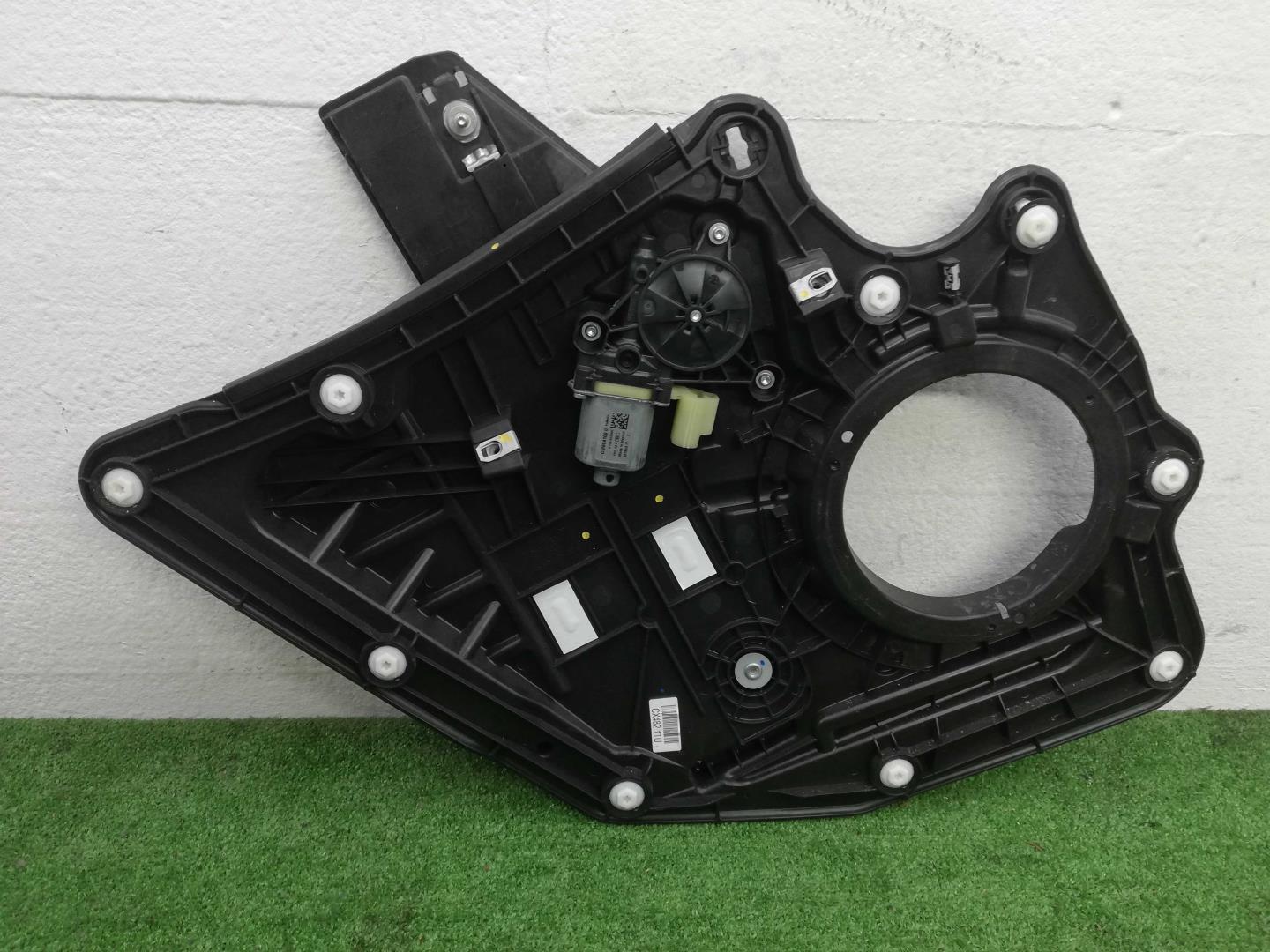 Стеклоподъемник электр. задний левый