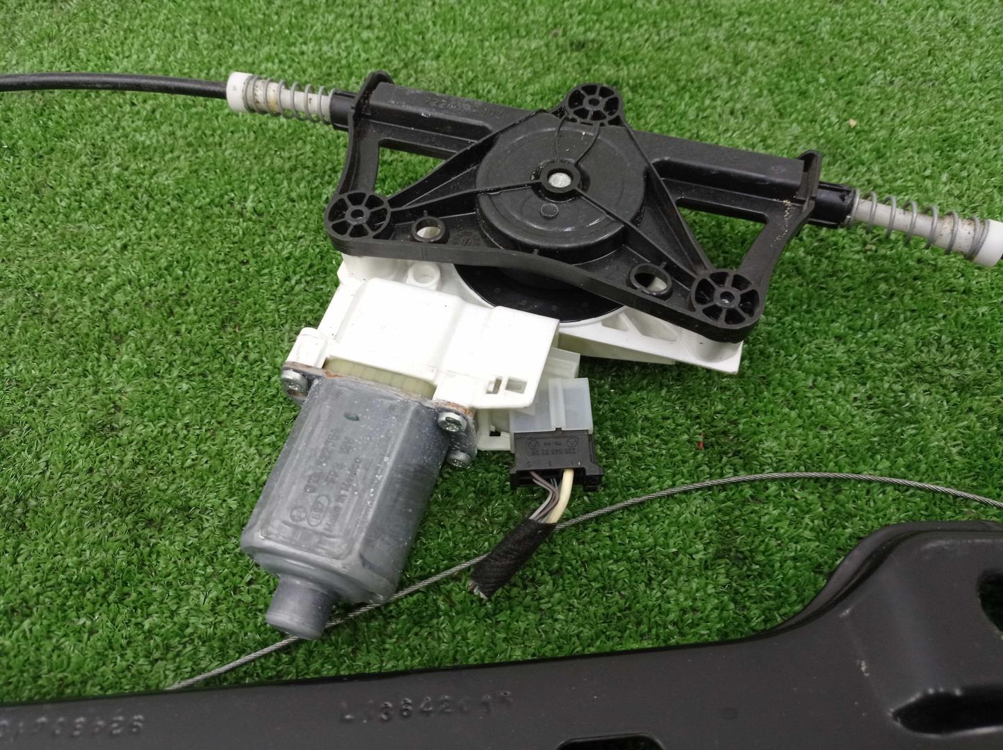 Стеклоподъемник электр. передний левый