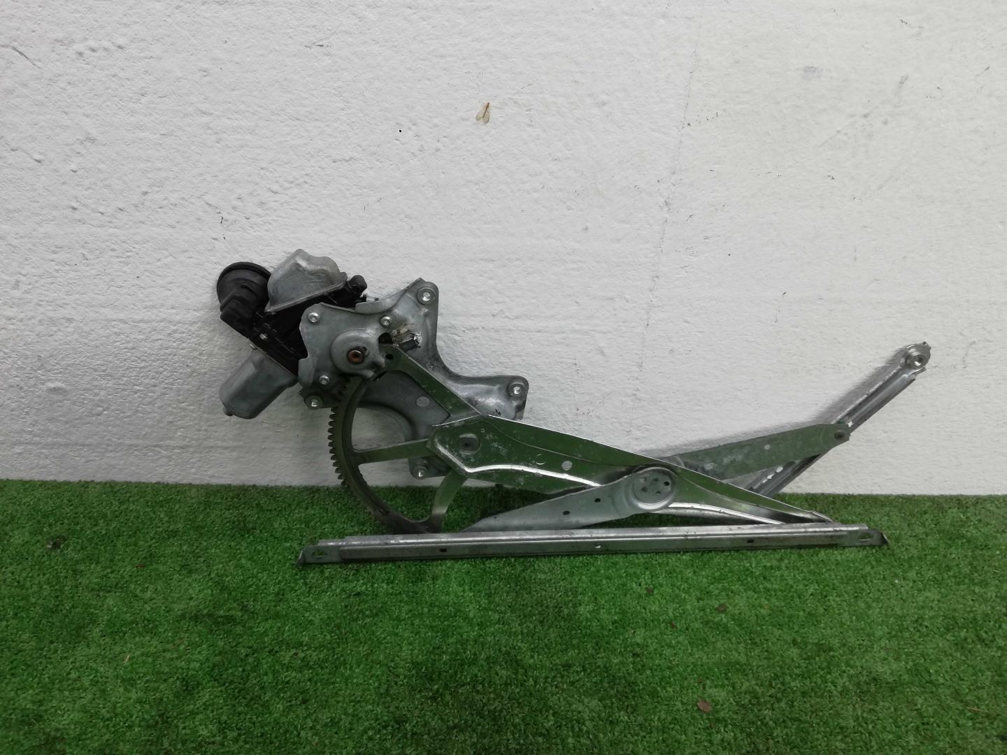 Стеклоподъемник электр. передний правый