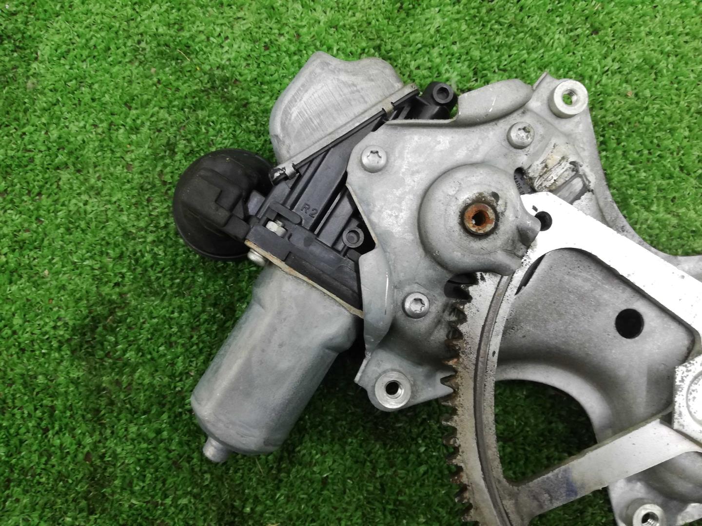 Стеклоподъемник электр. передний правый