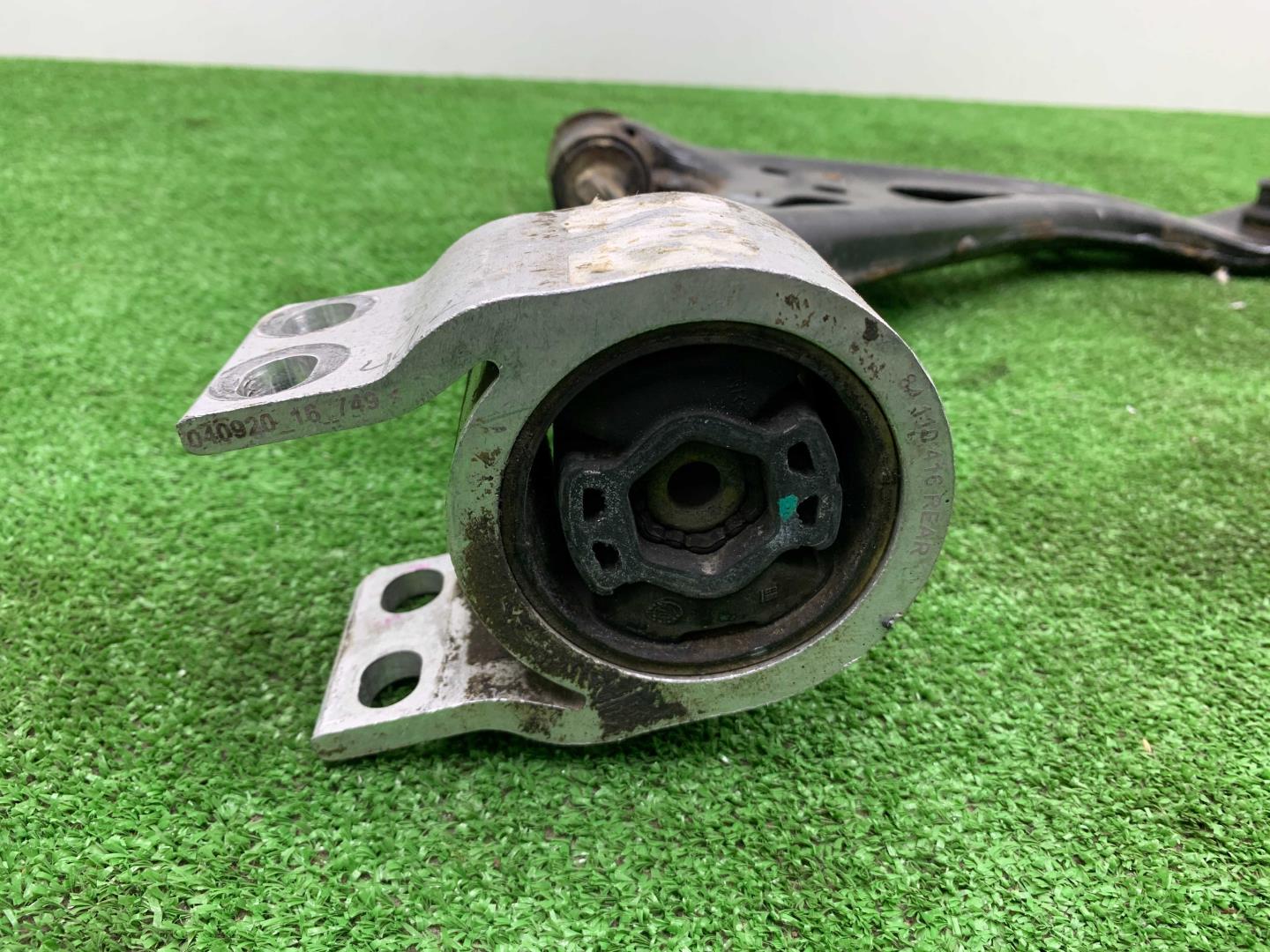 Рычаг передний нижний правый