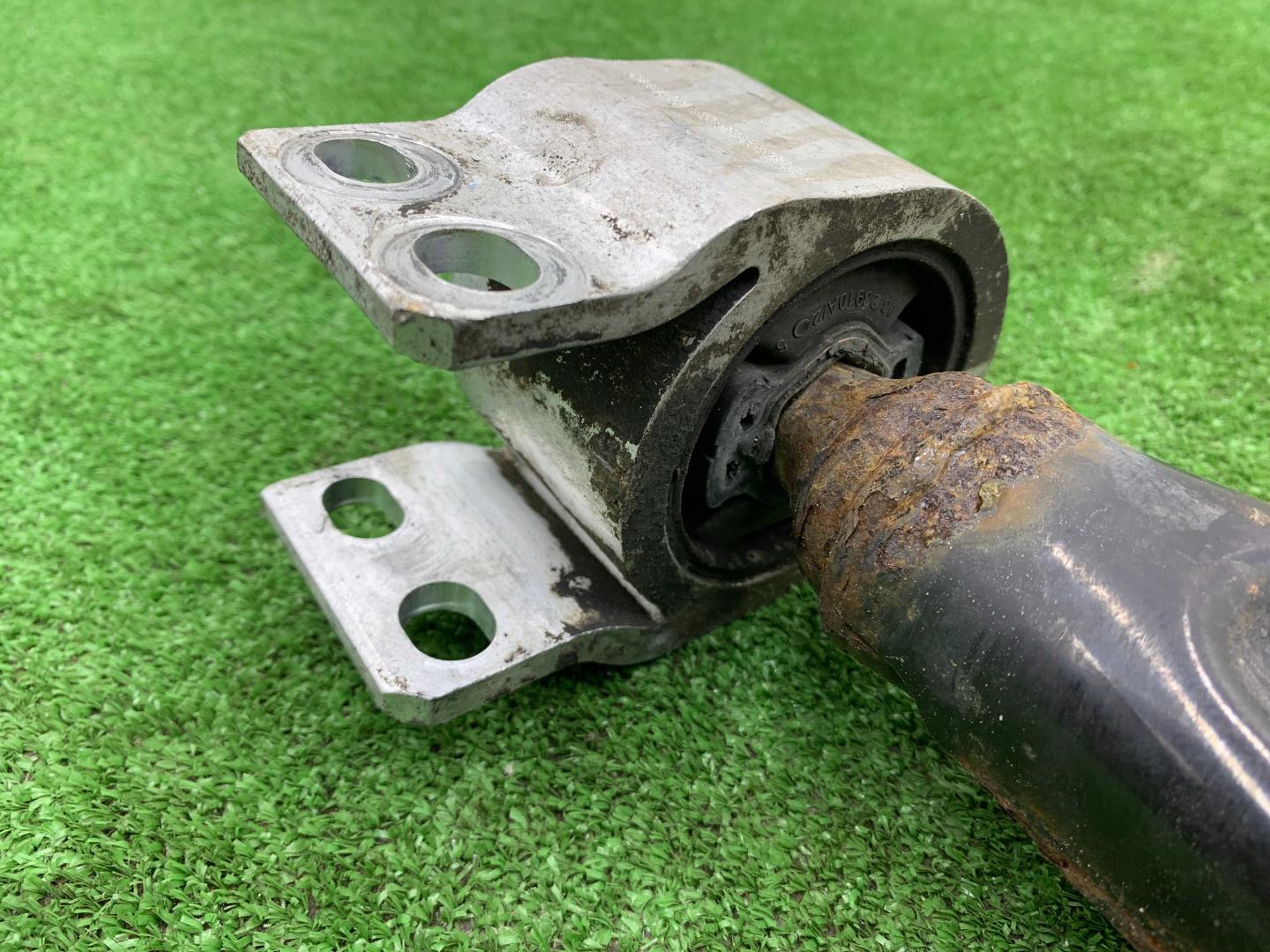 Рычаг передний нижний правый