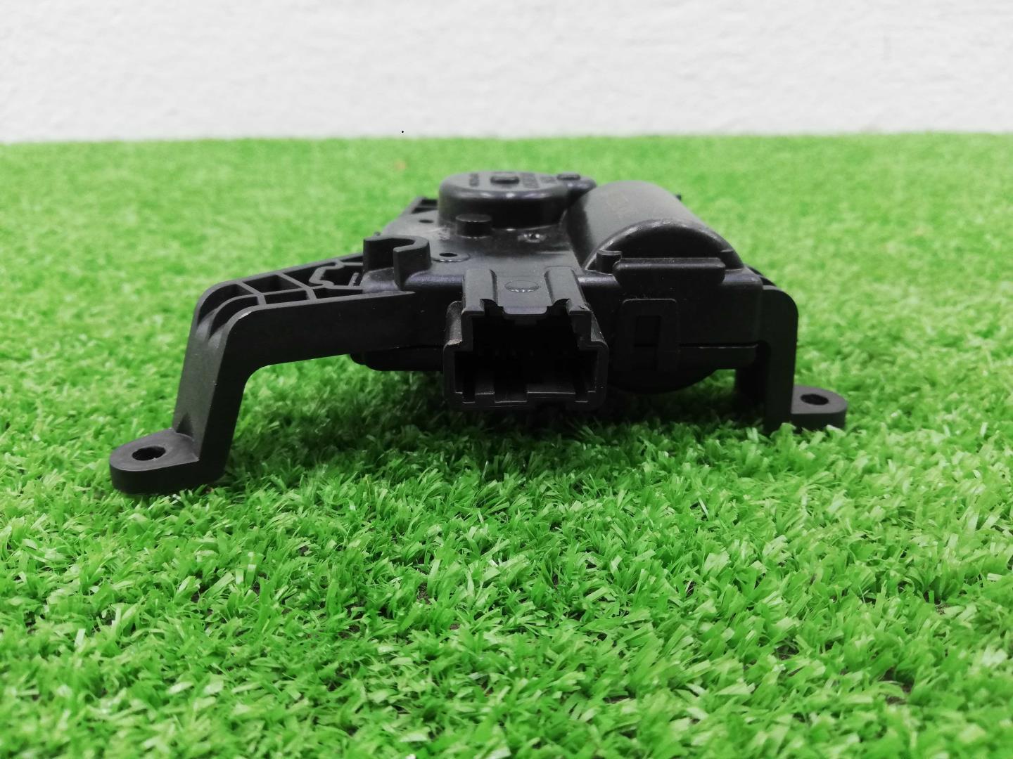 Моторчик заслонки печки