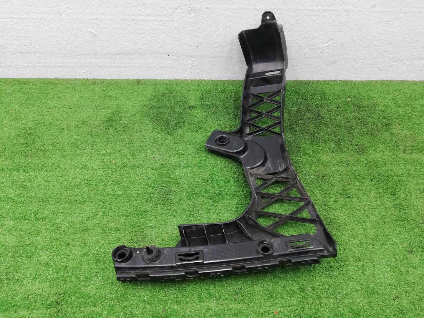 Кронштейн заднего бампера