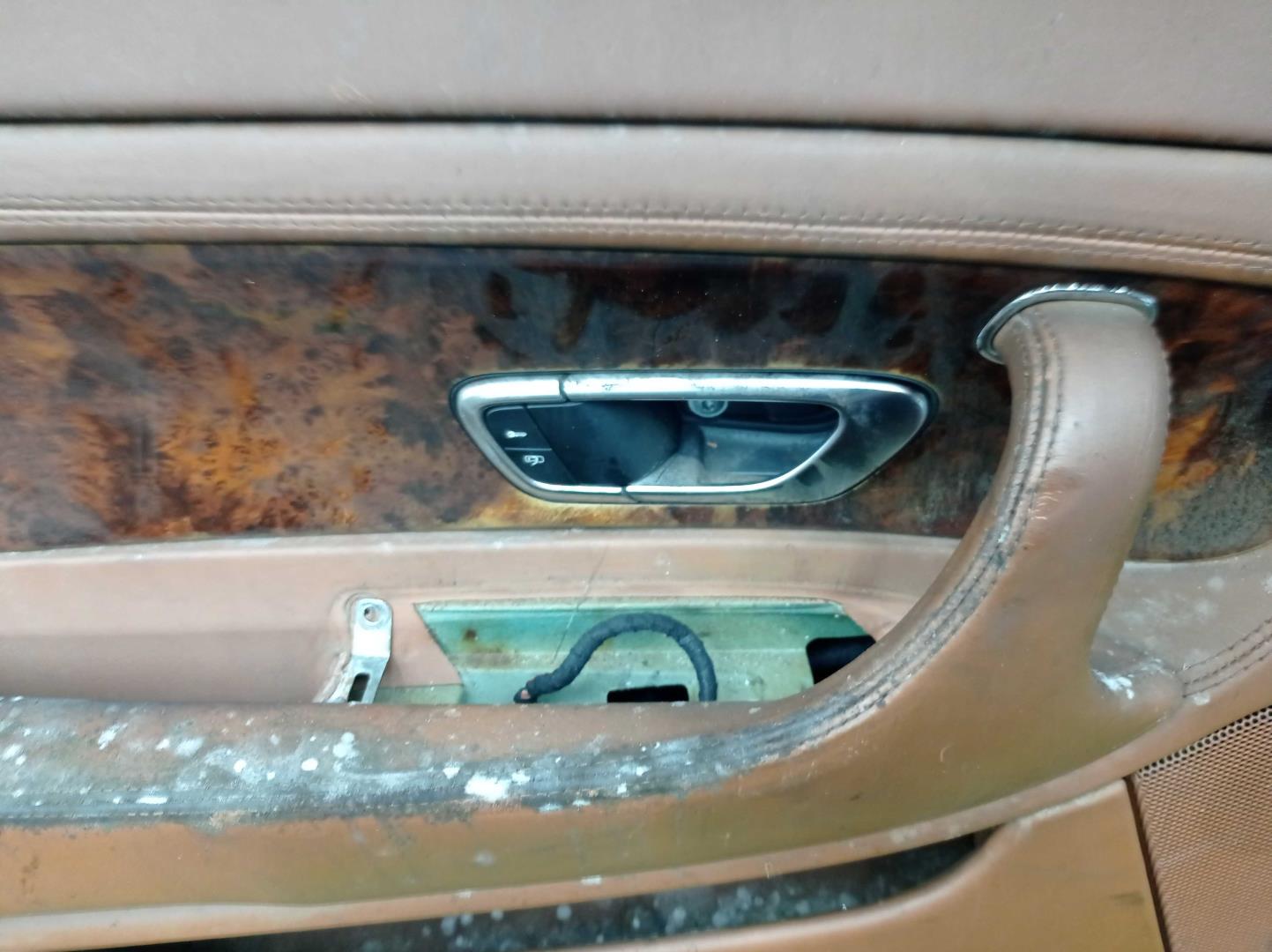 Дверь передняя левая