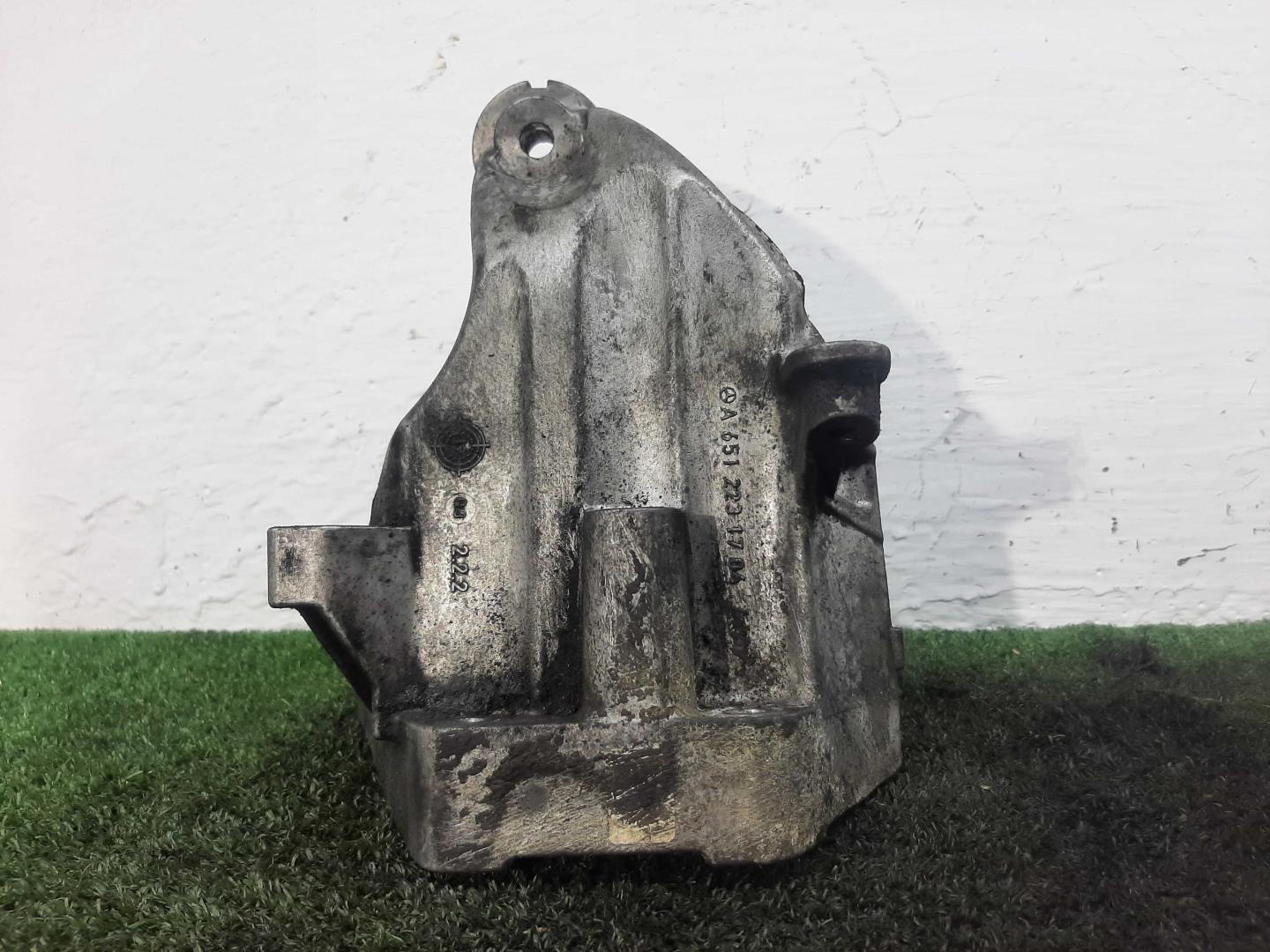 Кронштейн двигателя