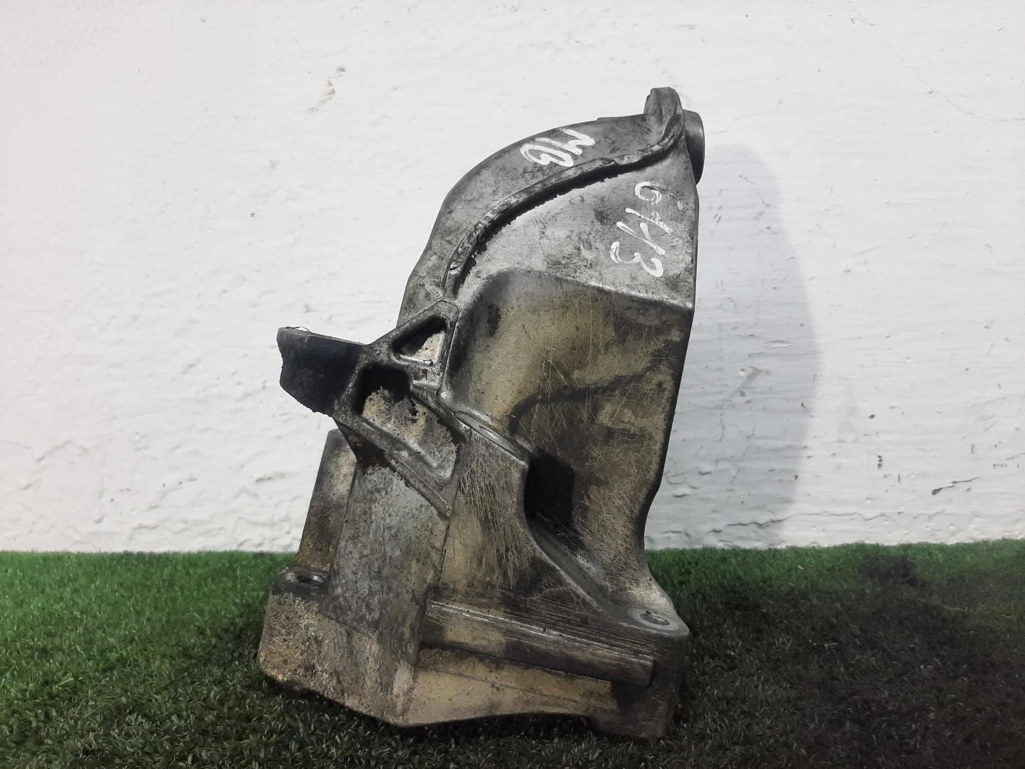 Кронштейн двигателя