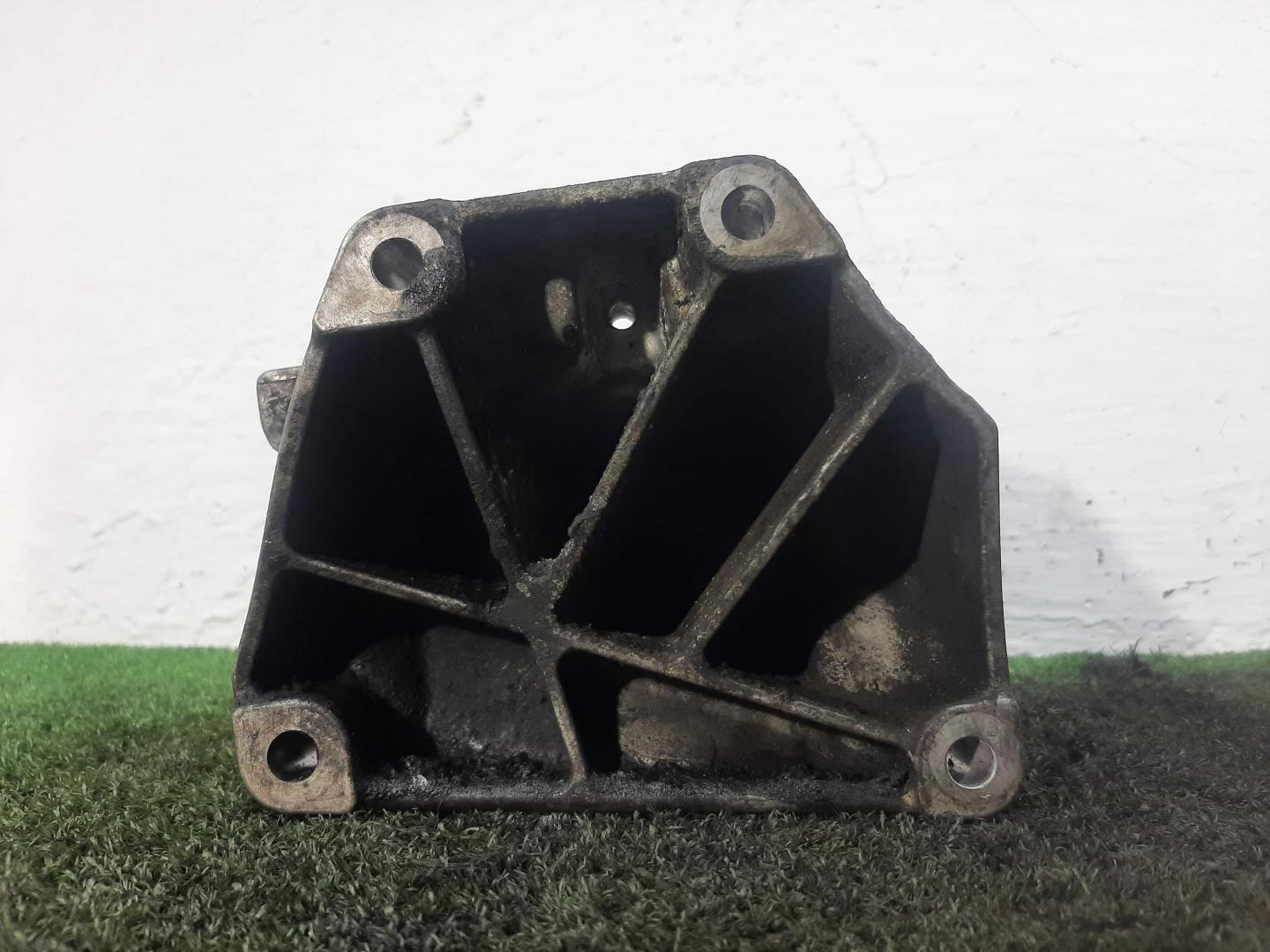 Кронштейн двигателя