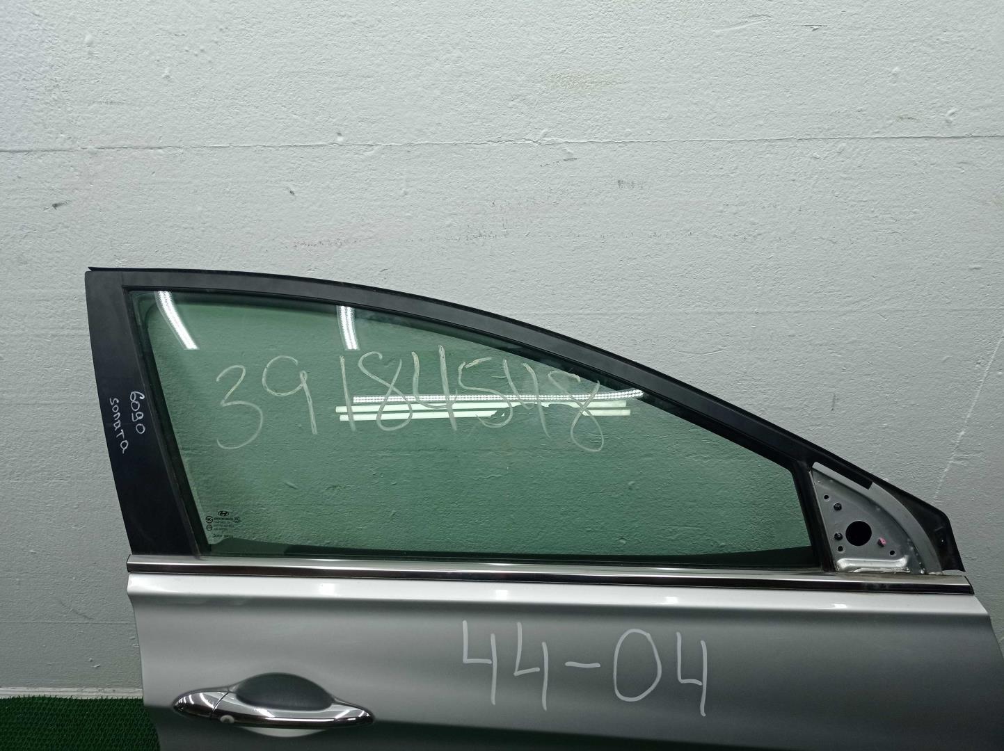 Стекло двери передней правой