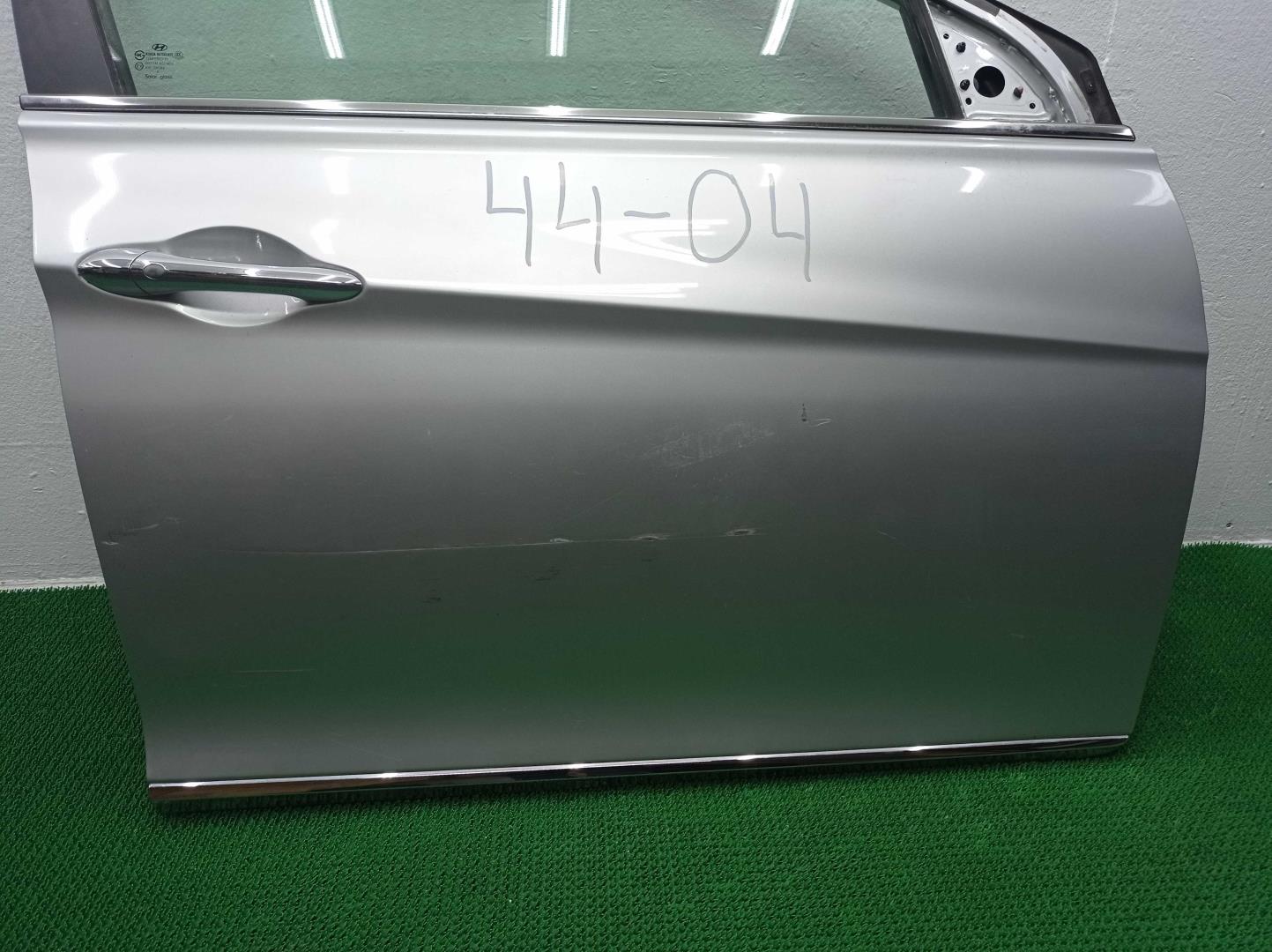 Стекло двери передней правой